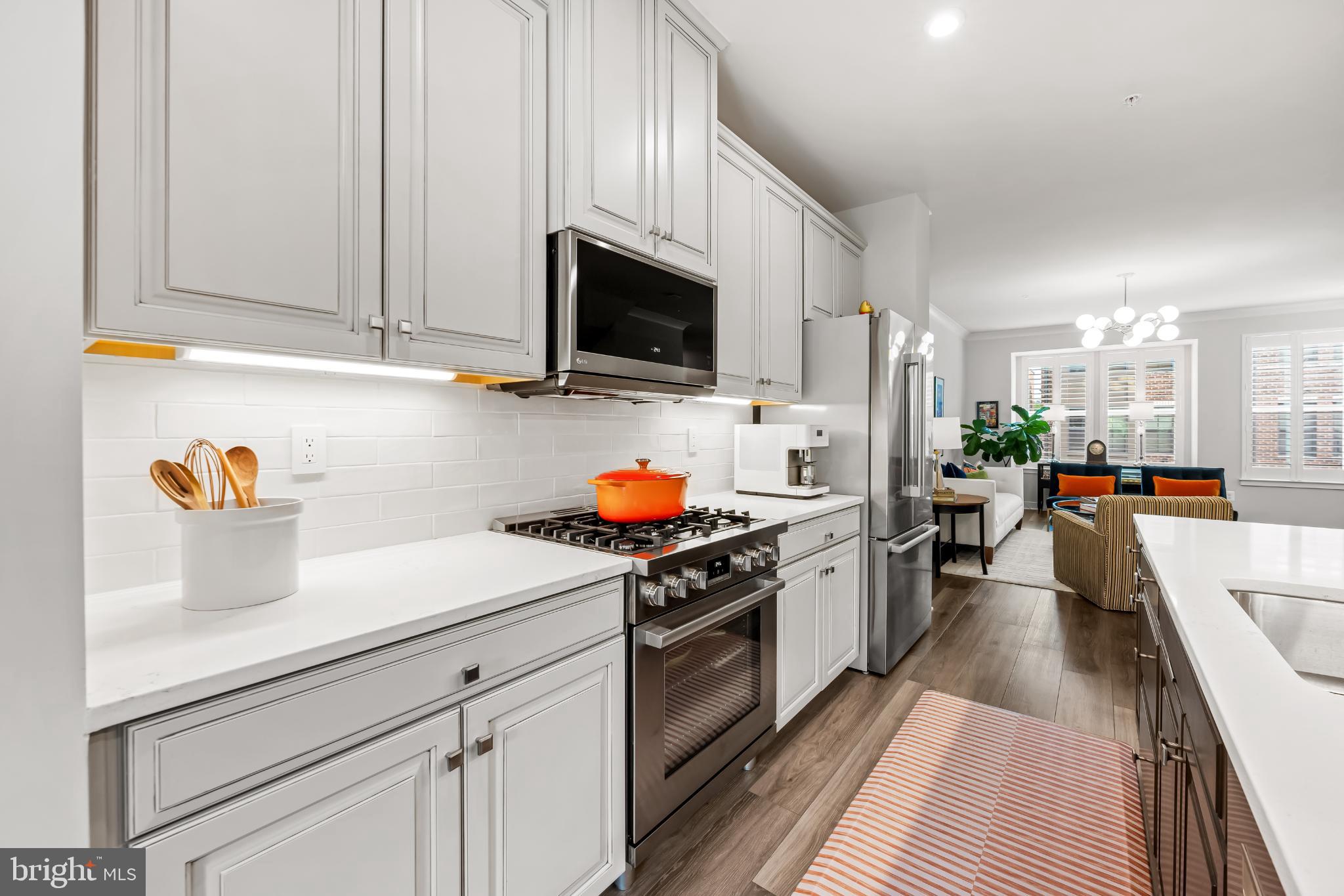 LOCUST POINT - Residential