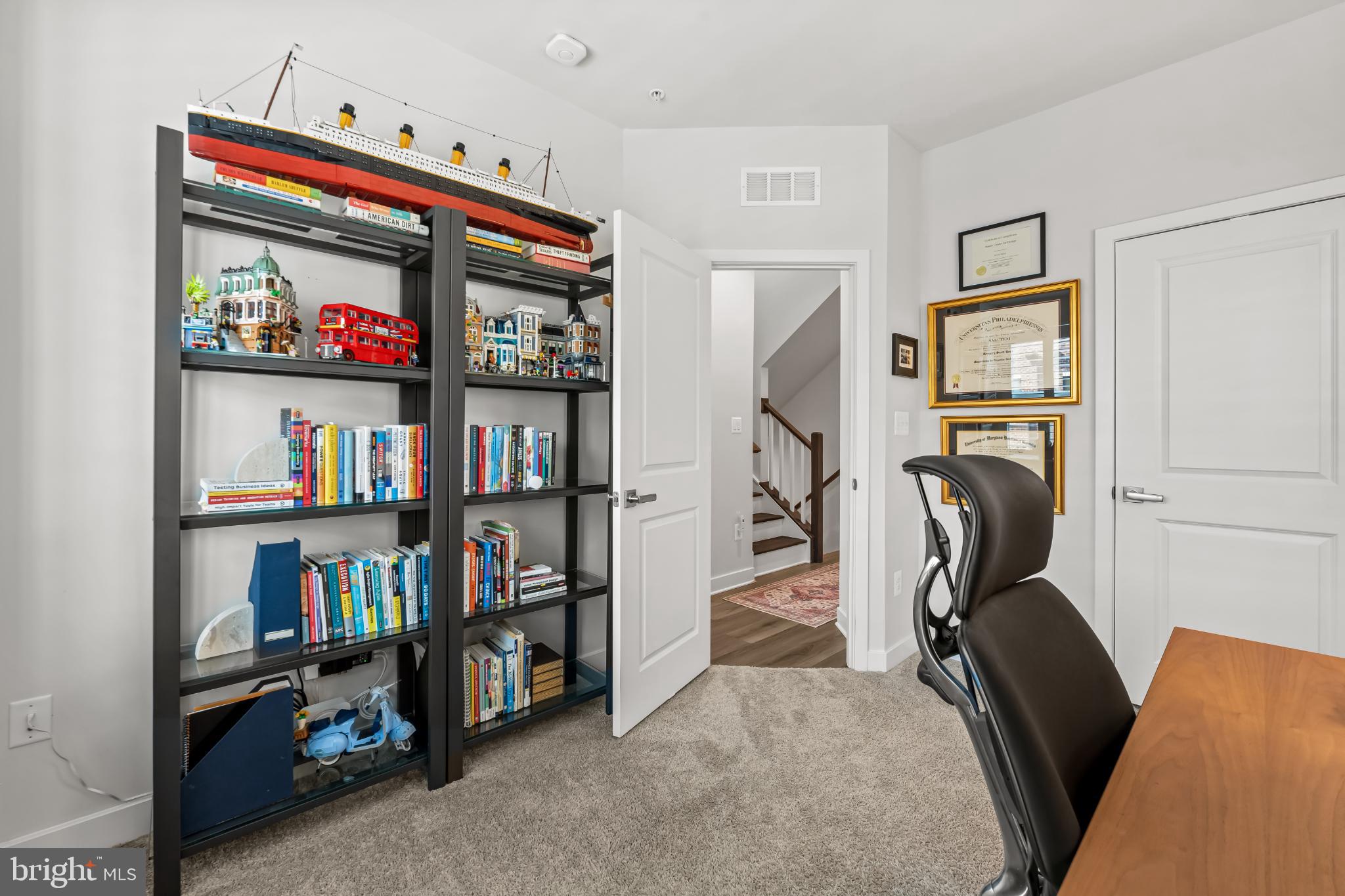 LOCUST POINT - Residential