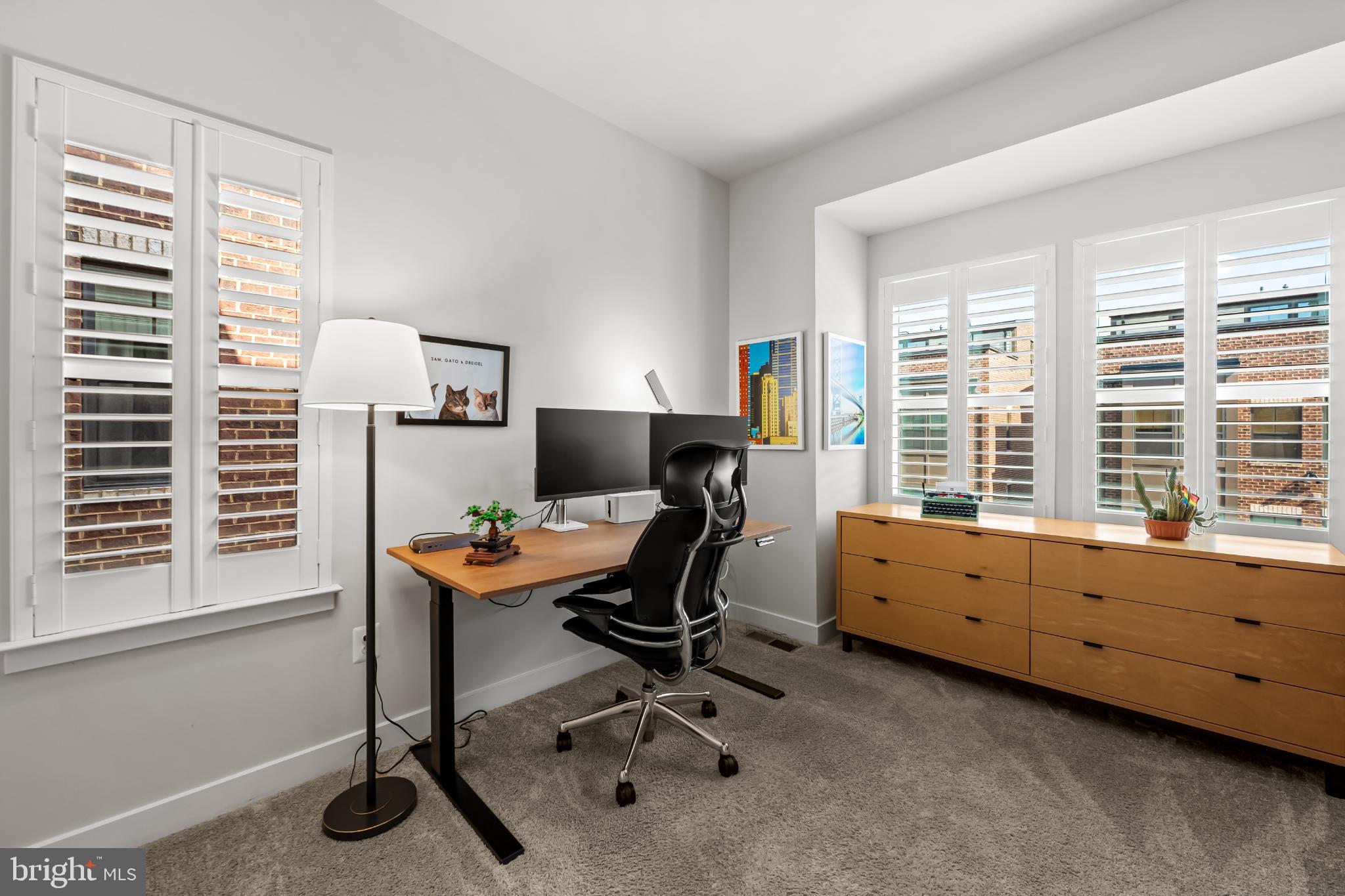 LOCUST POINT - Residential