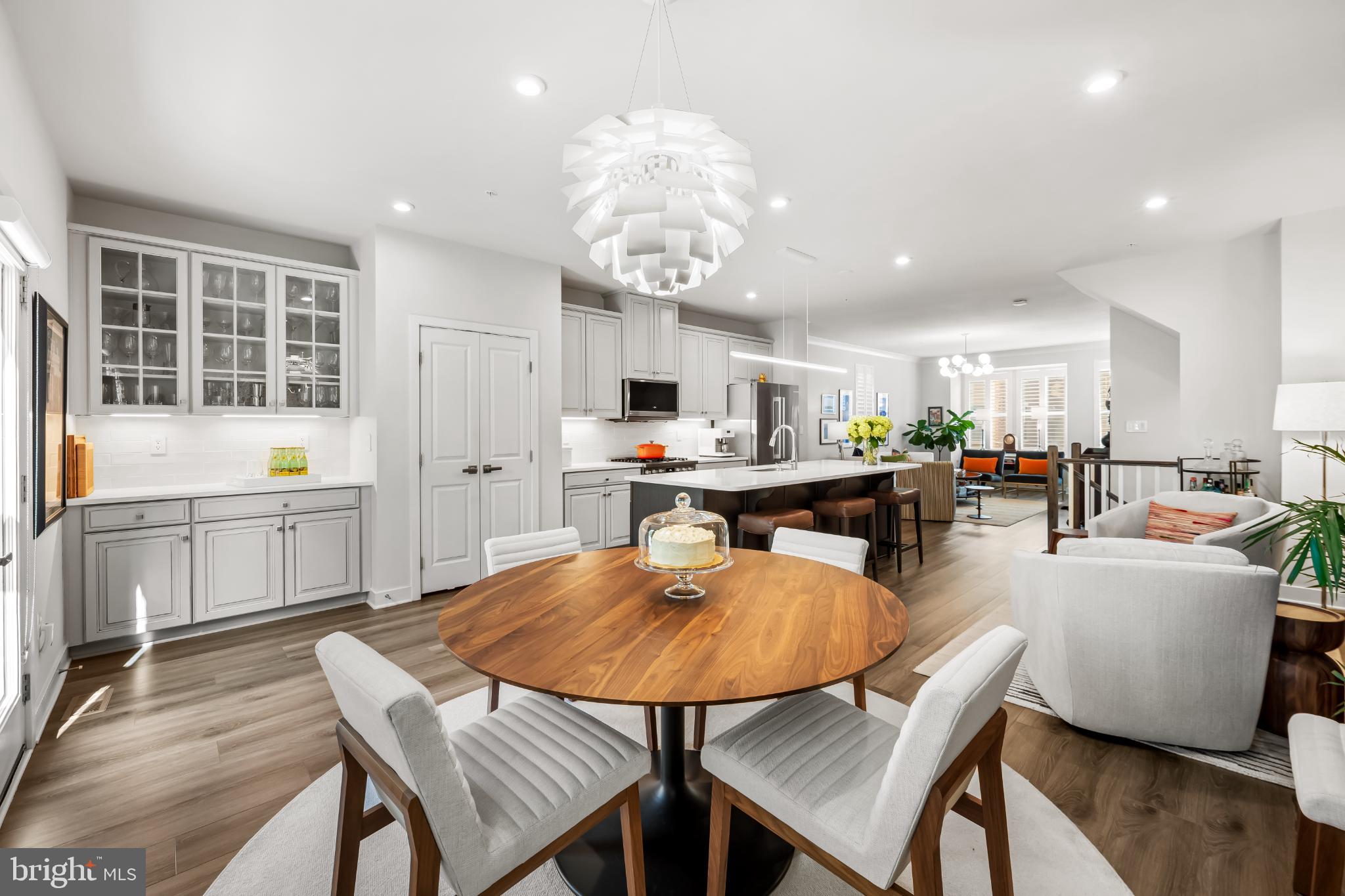 LOCUST POINT - Residential