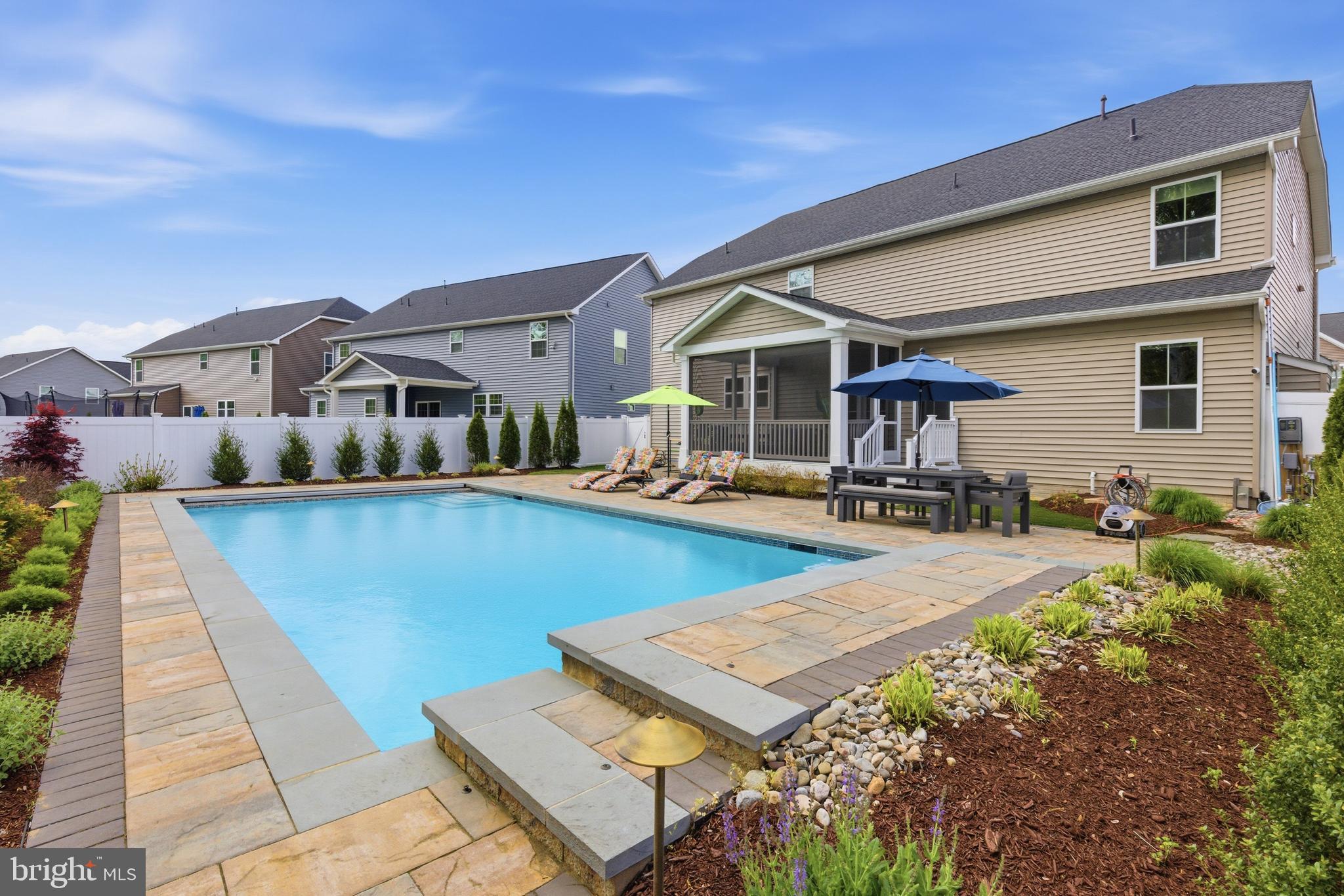 TWO RIVERS - Residential