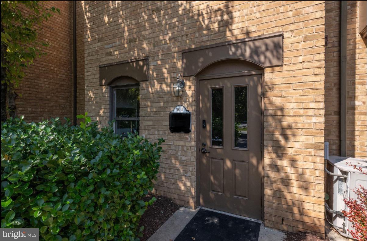 AMBER MEADOWS PROFESSIONAL BUILDING - Commercial Lease