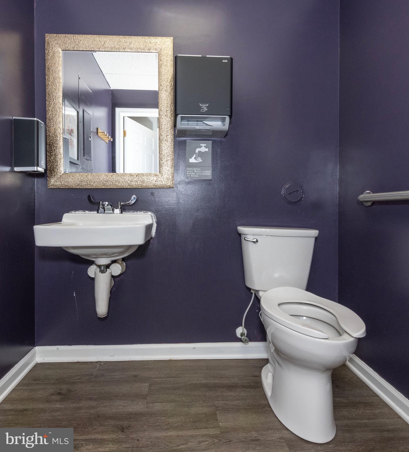 AMBER MEADOWS PROFESSIONAL BUILDING - Commercial Lease