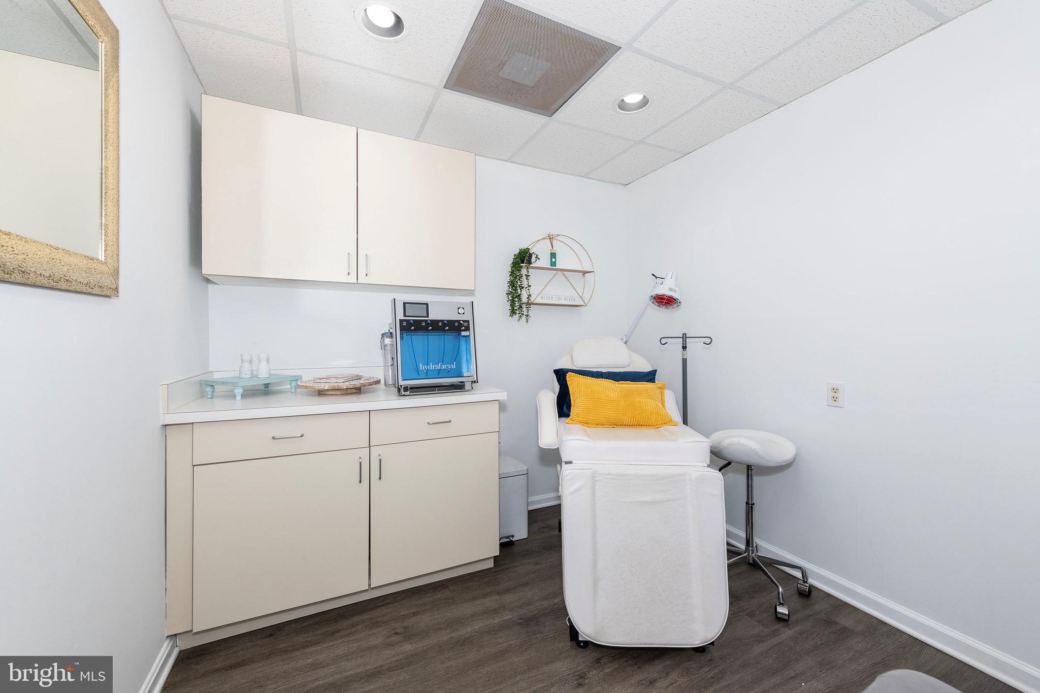 AMBER MEADOWS PROFESSIONAL BUILDING - Commercial Lease