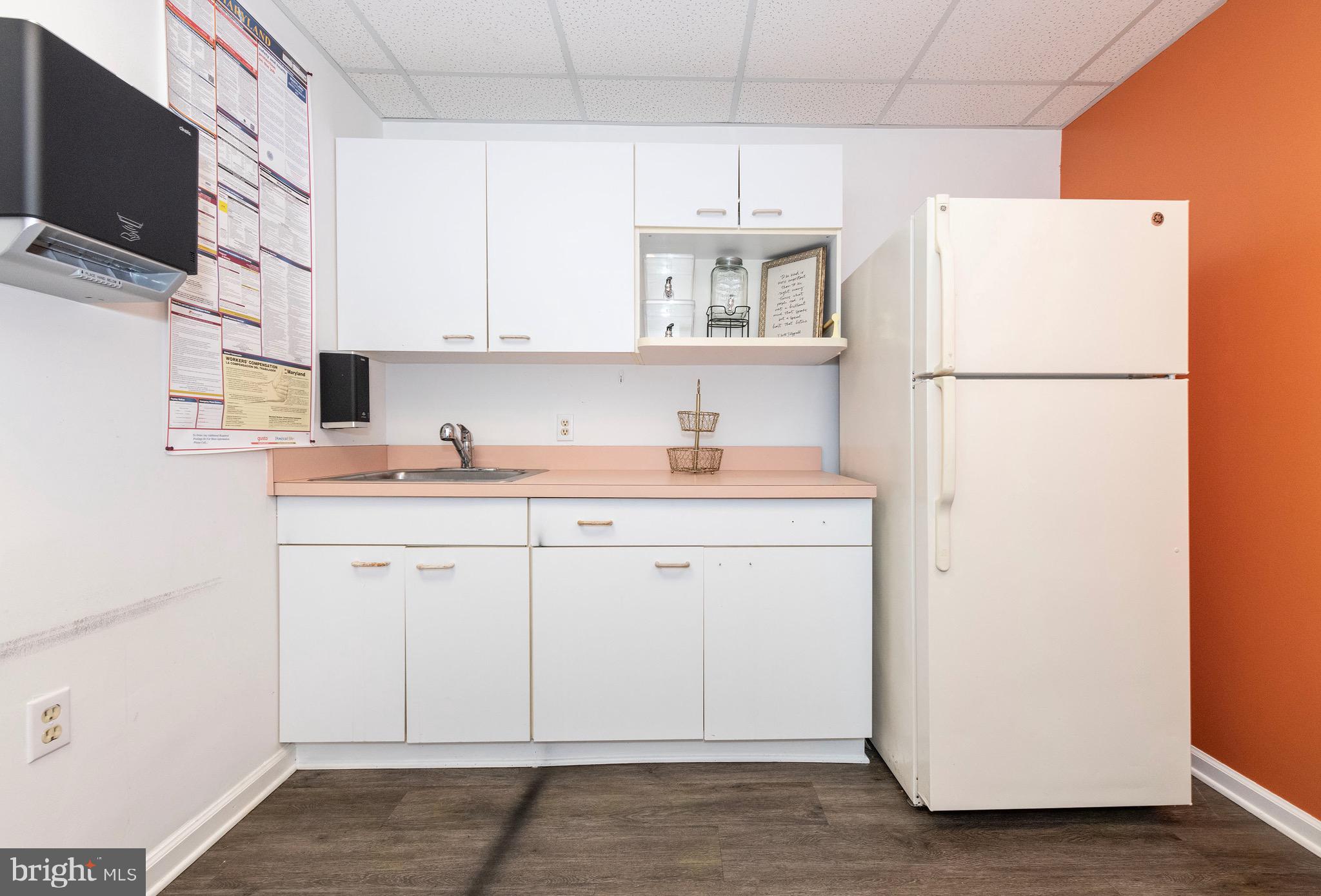 AMBER MEADOWS PROFESSIONAL BUILDING - Commercial Lease