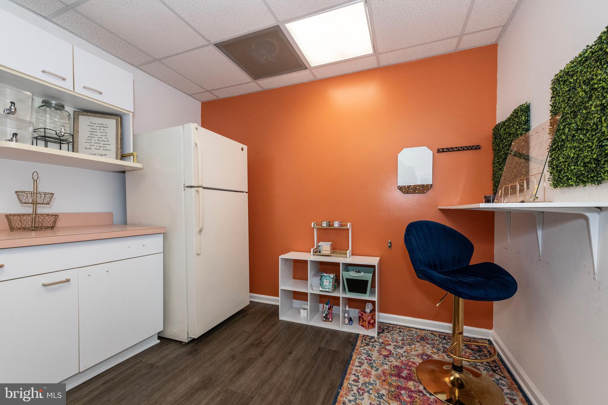 AMBER MEADOWS PROFESSIONAL BUILDING - Commercial Lease