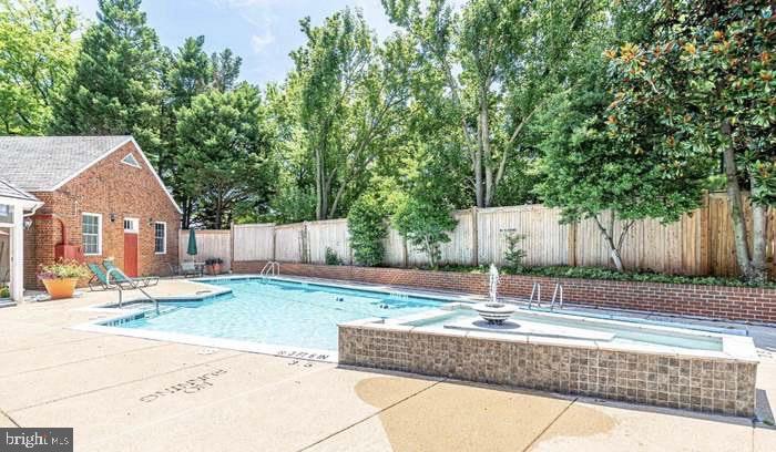 POTOWMACK CROSSING - Residential