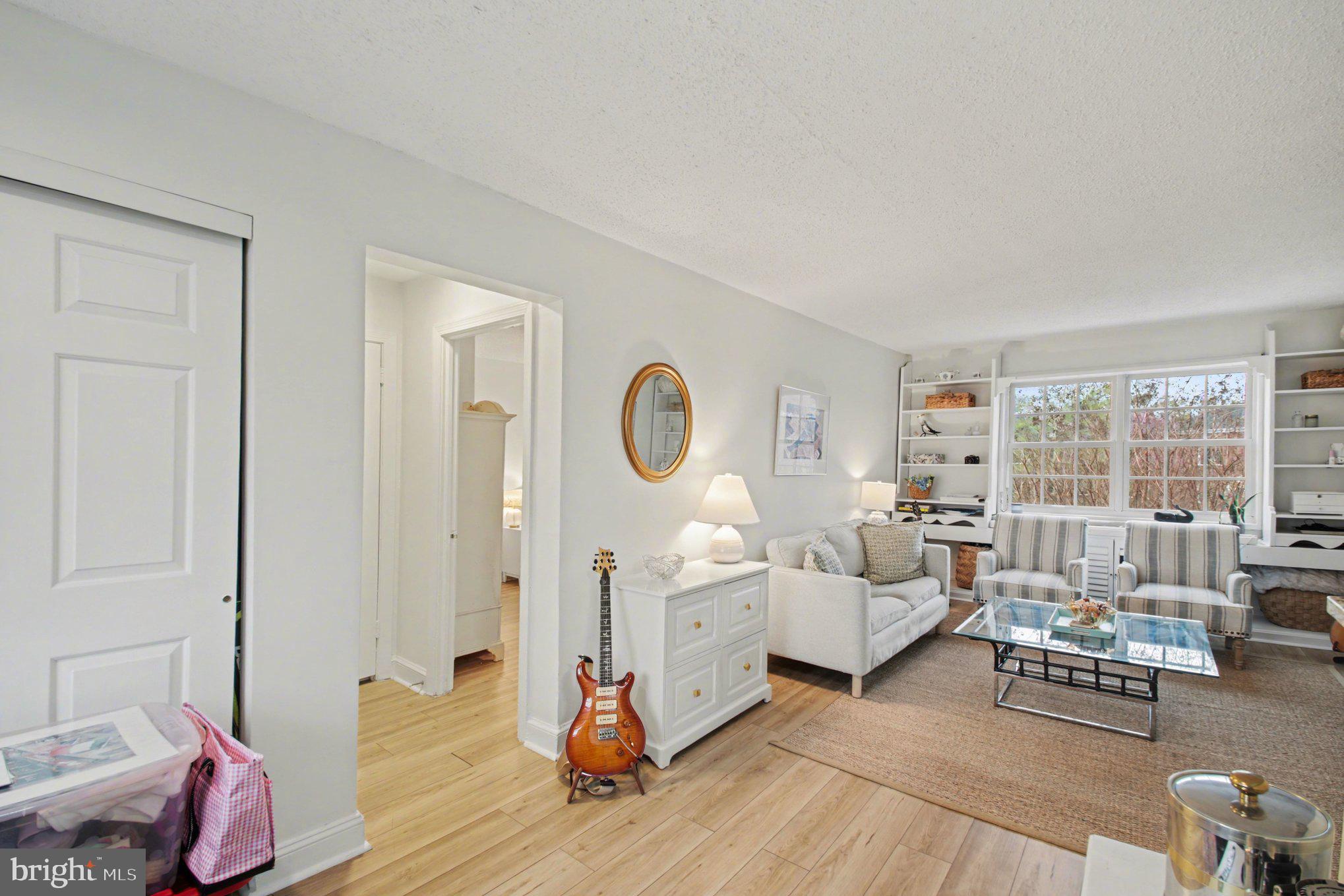 1632 W ABINGDON DRIVE 302