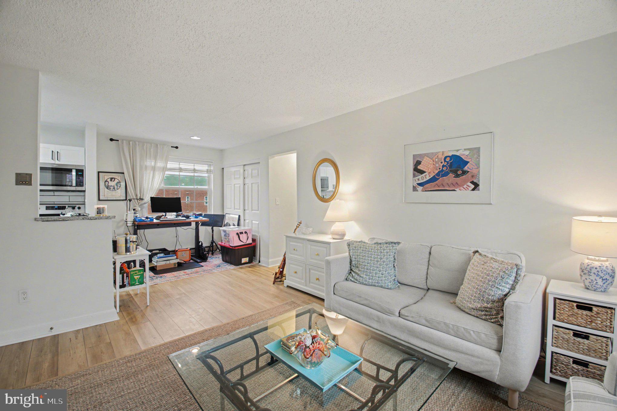 1632 W ABINGDON DRIVE 302