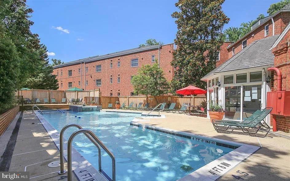 POTOWMACK CROSSING - Residential