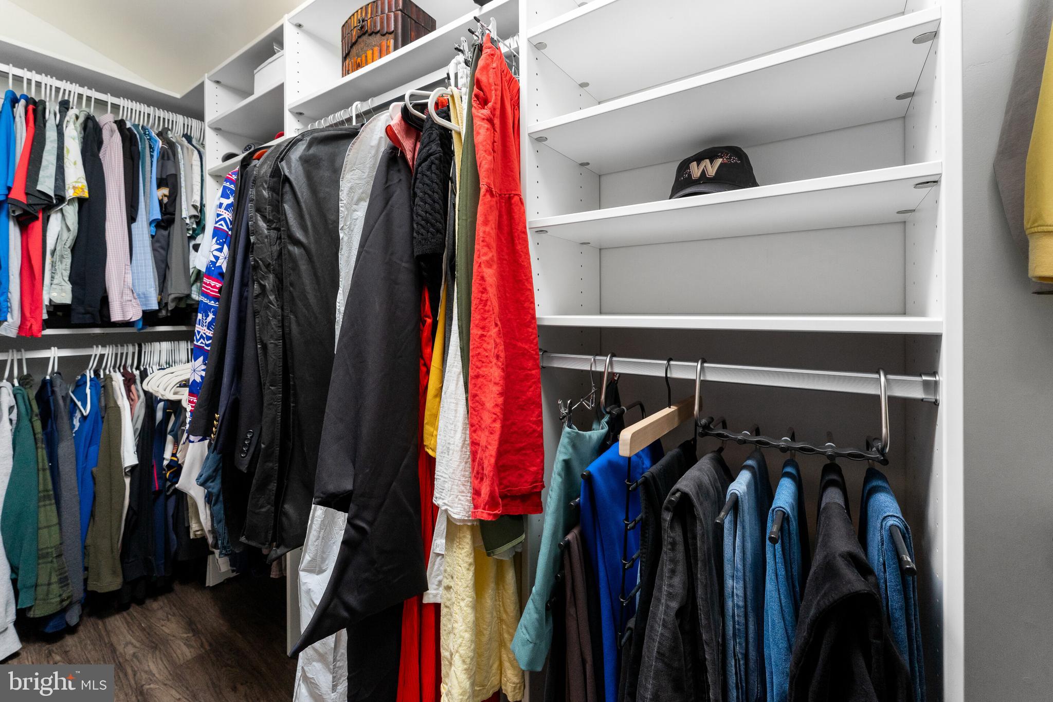 COUNTRY COURTS - Residential