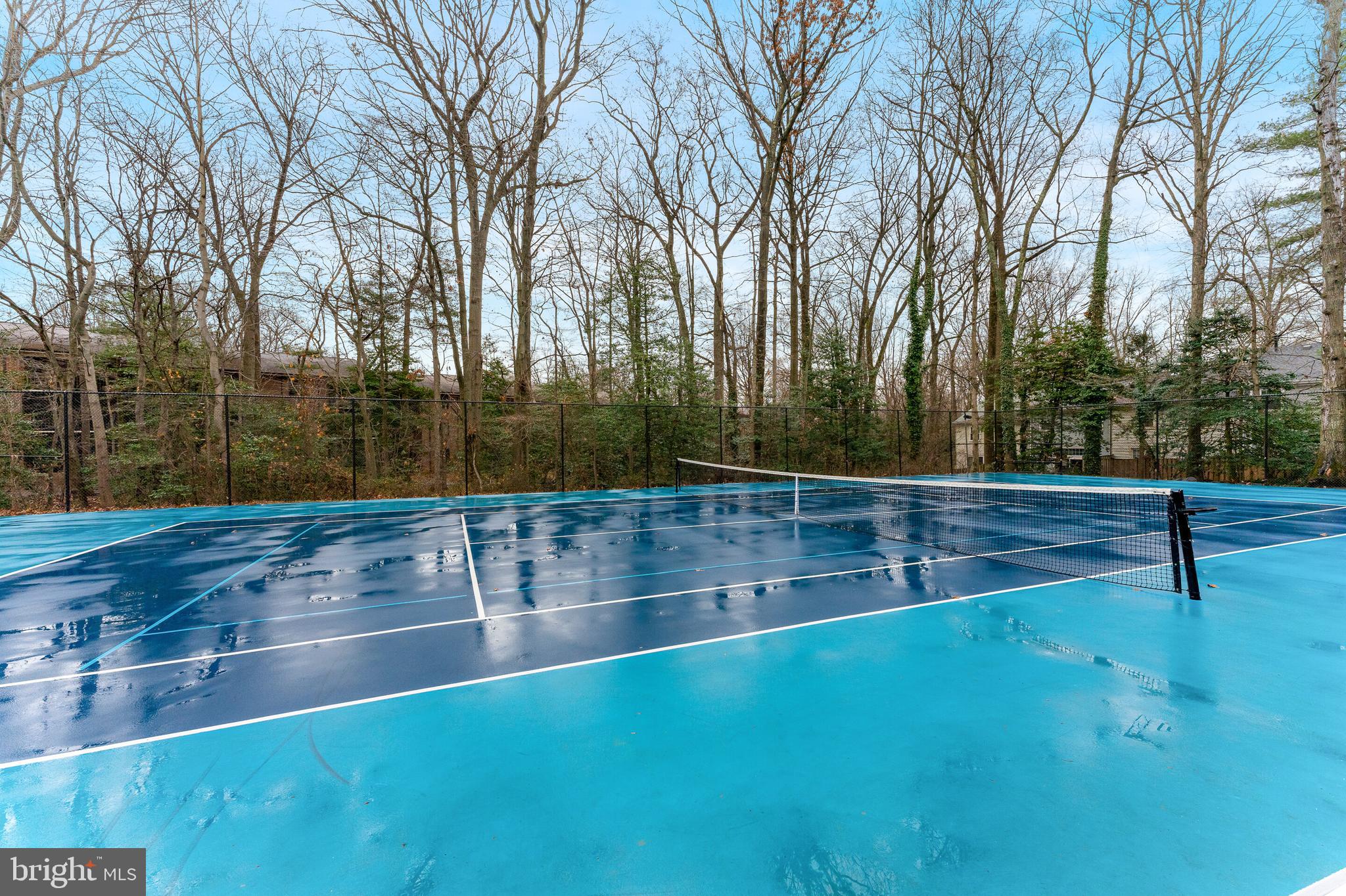 COUNTRY COURTS - Residential