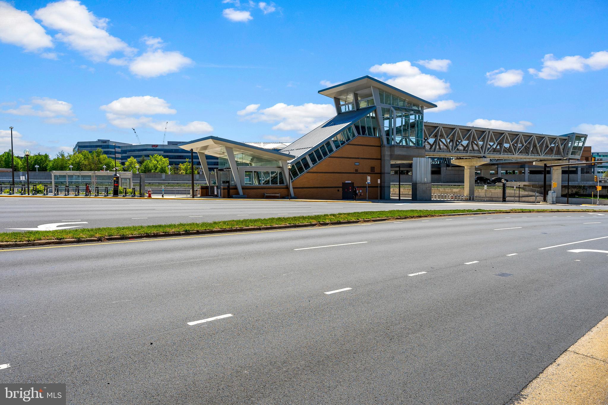 COUNTRY COURTS - Residential