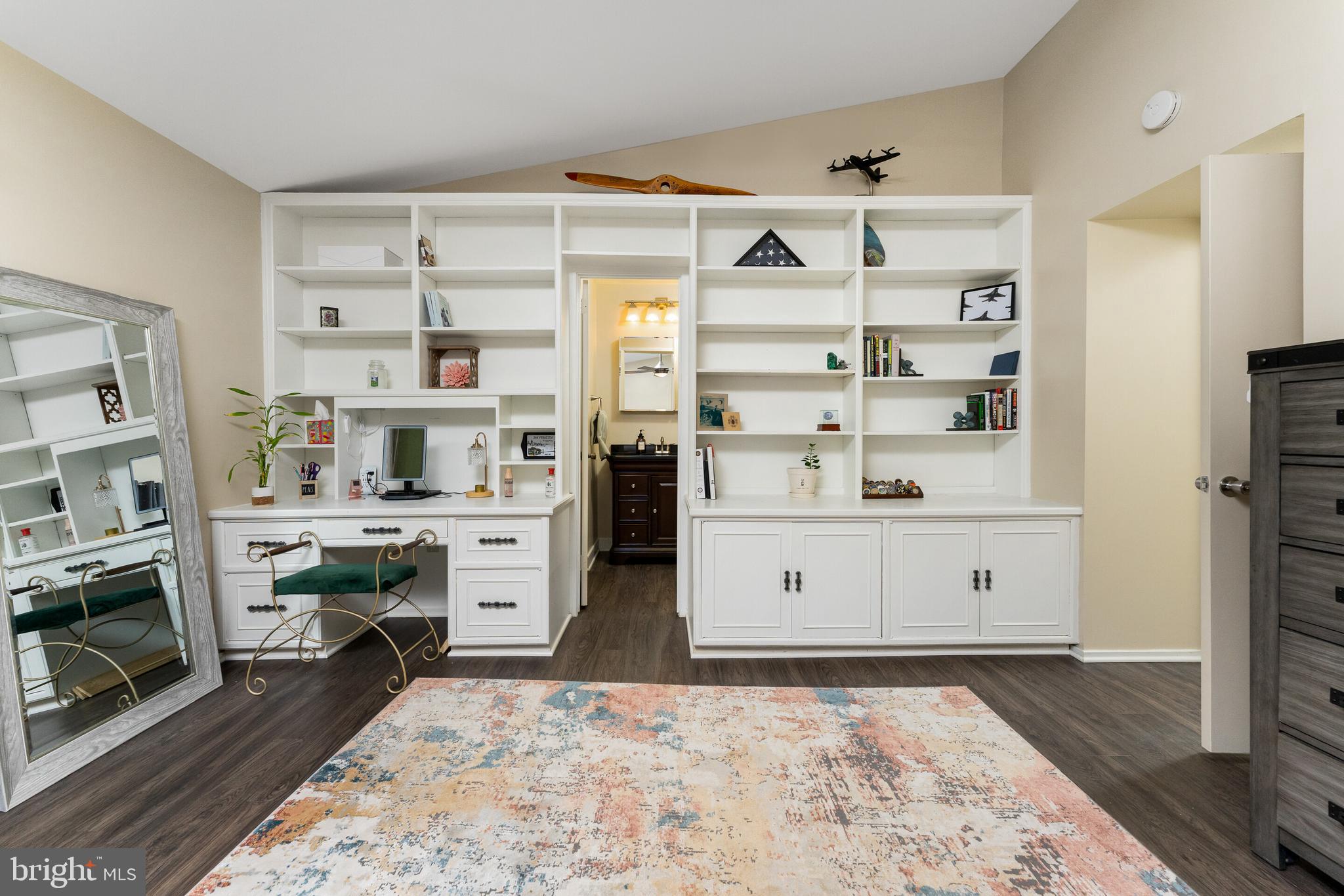 COUNTRY COURTS - Residential