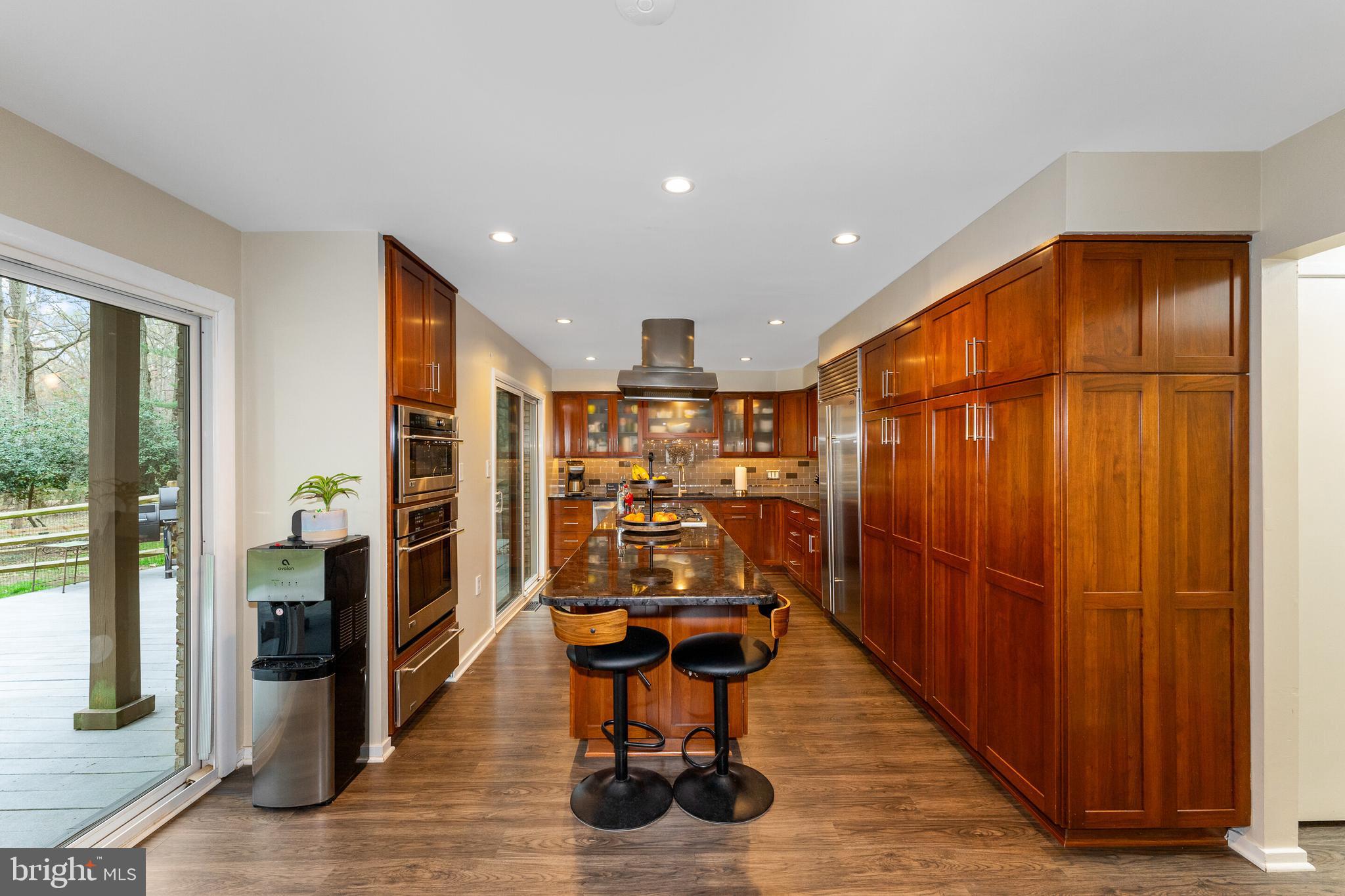 COUNTRY COURTS - Residential