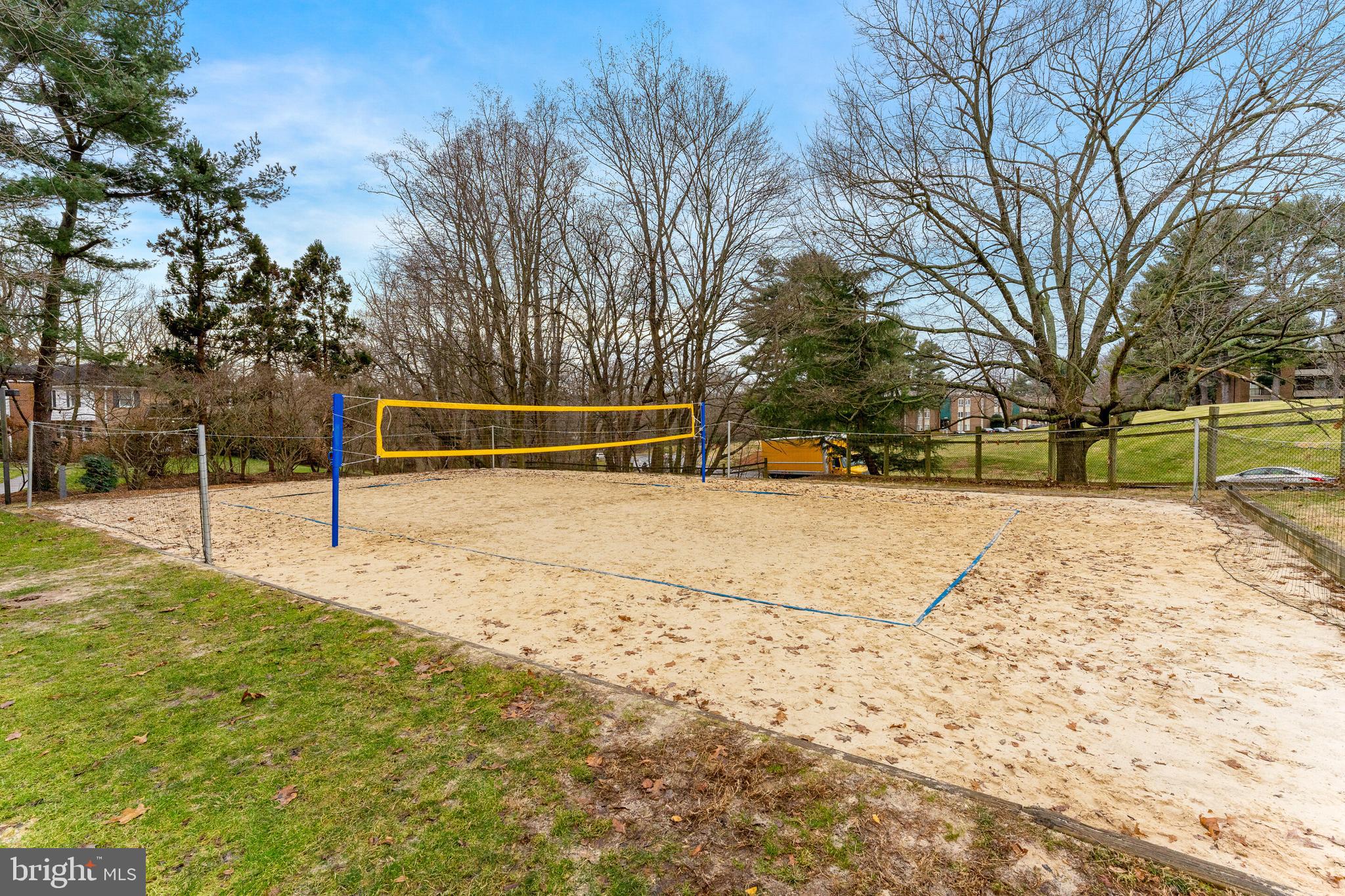 COUNTRY COURTS - Residential