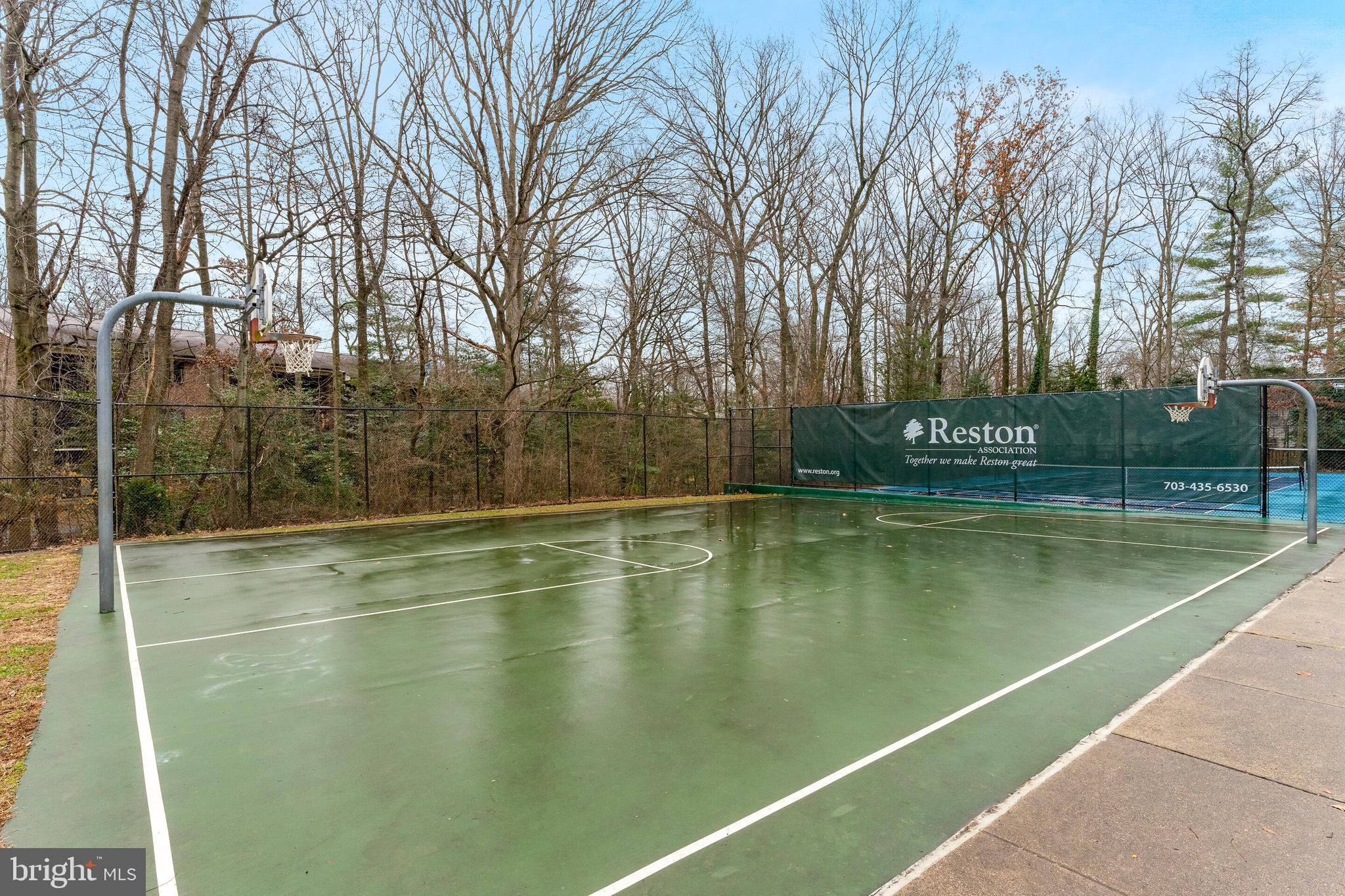 COUNTRY COURTS - Residential