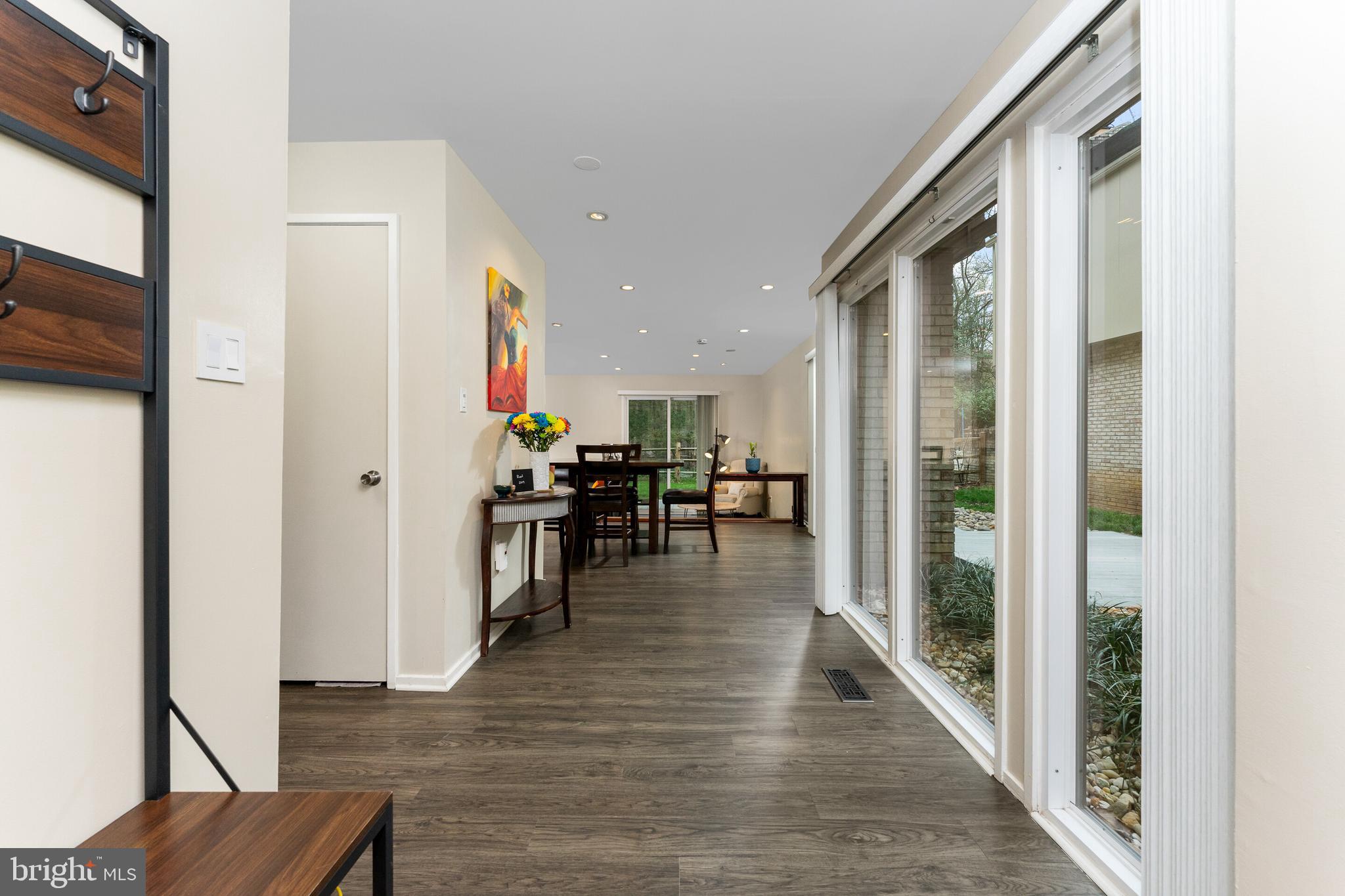 COUNTRY COURTS - Residential