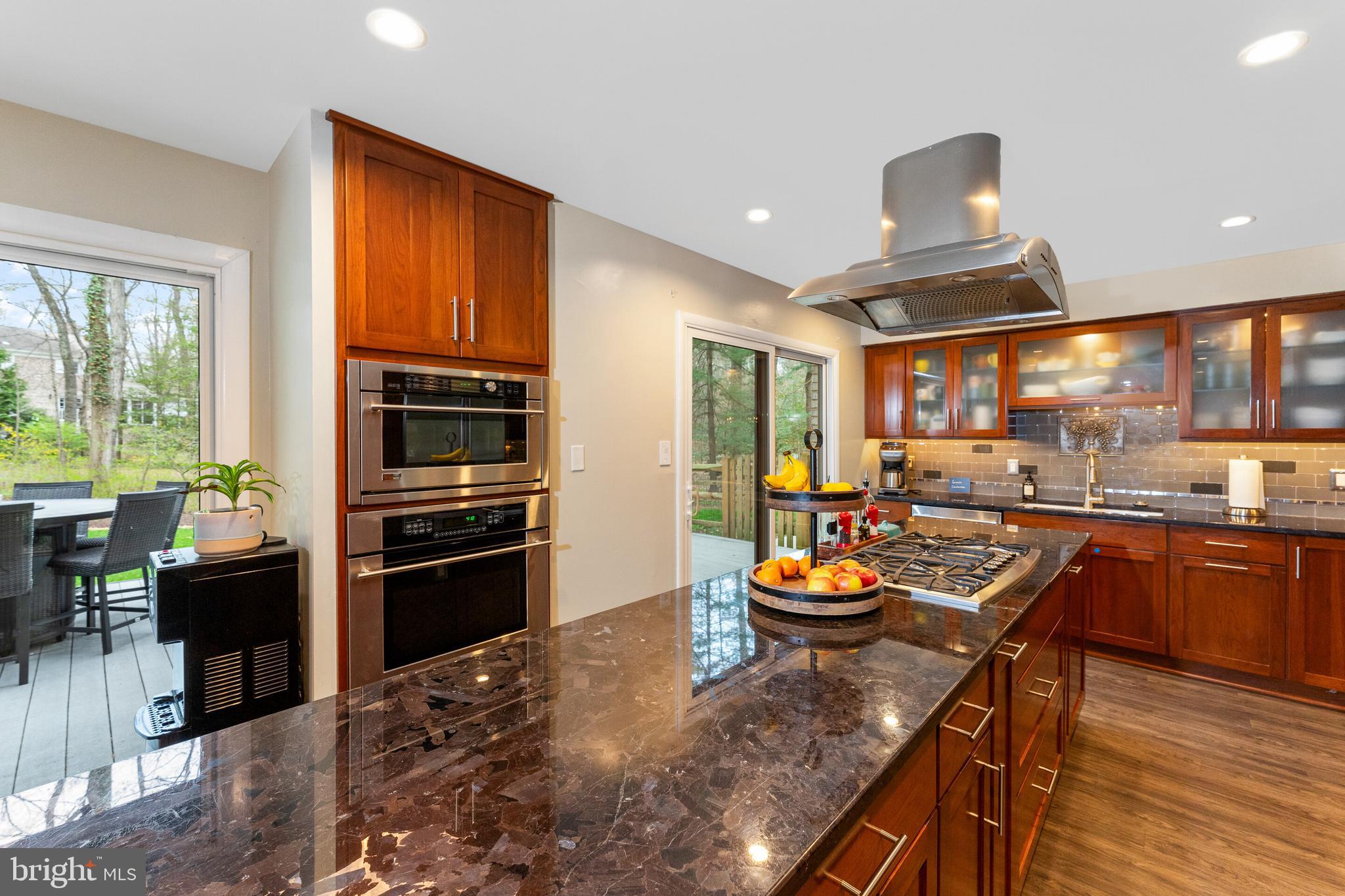 COUNTRY COURTS - Residential