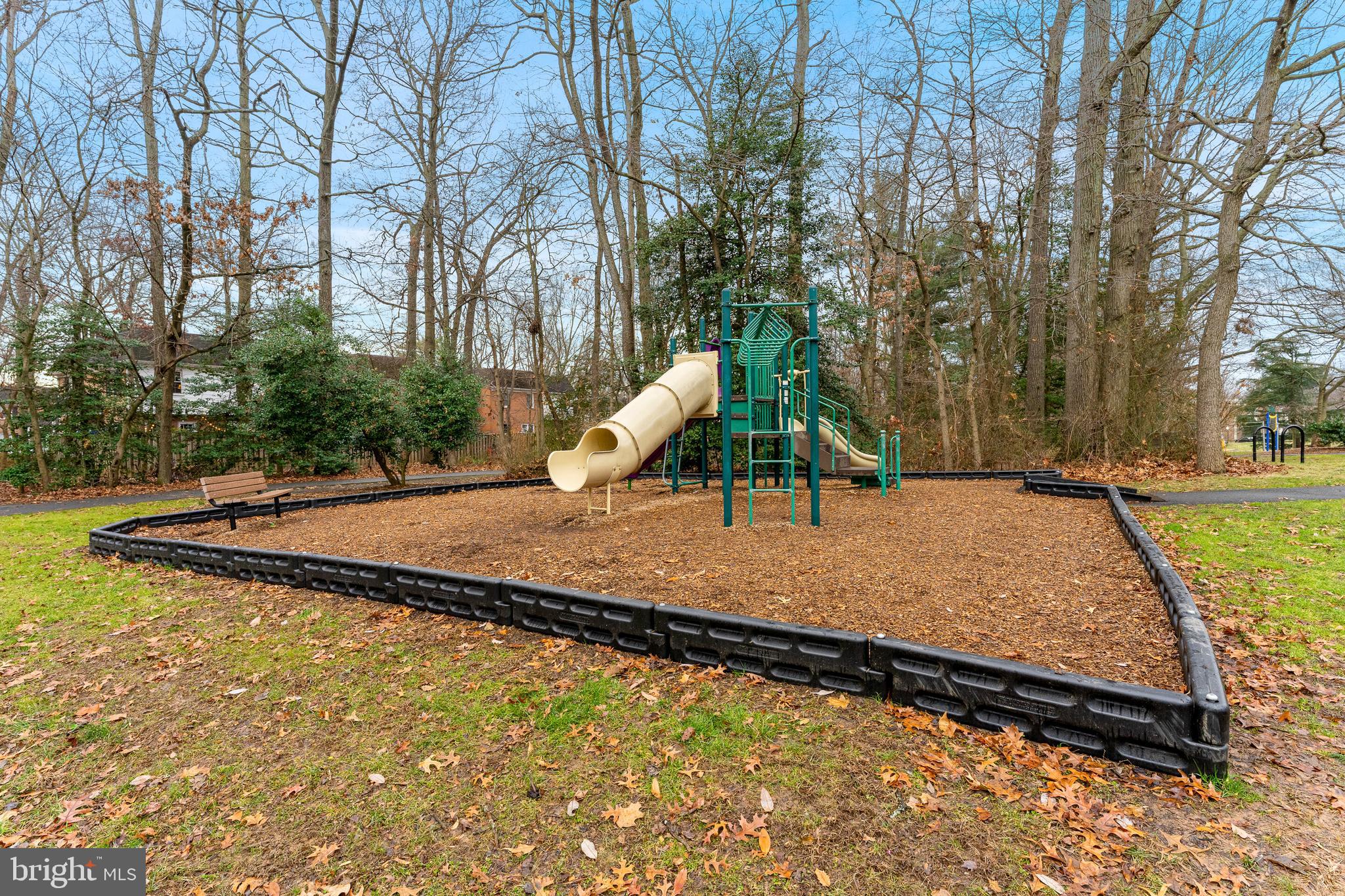 COUNTRY COURTS - Residential