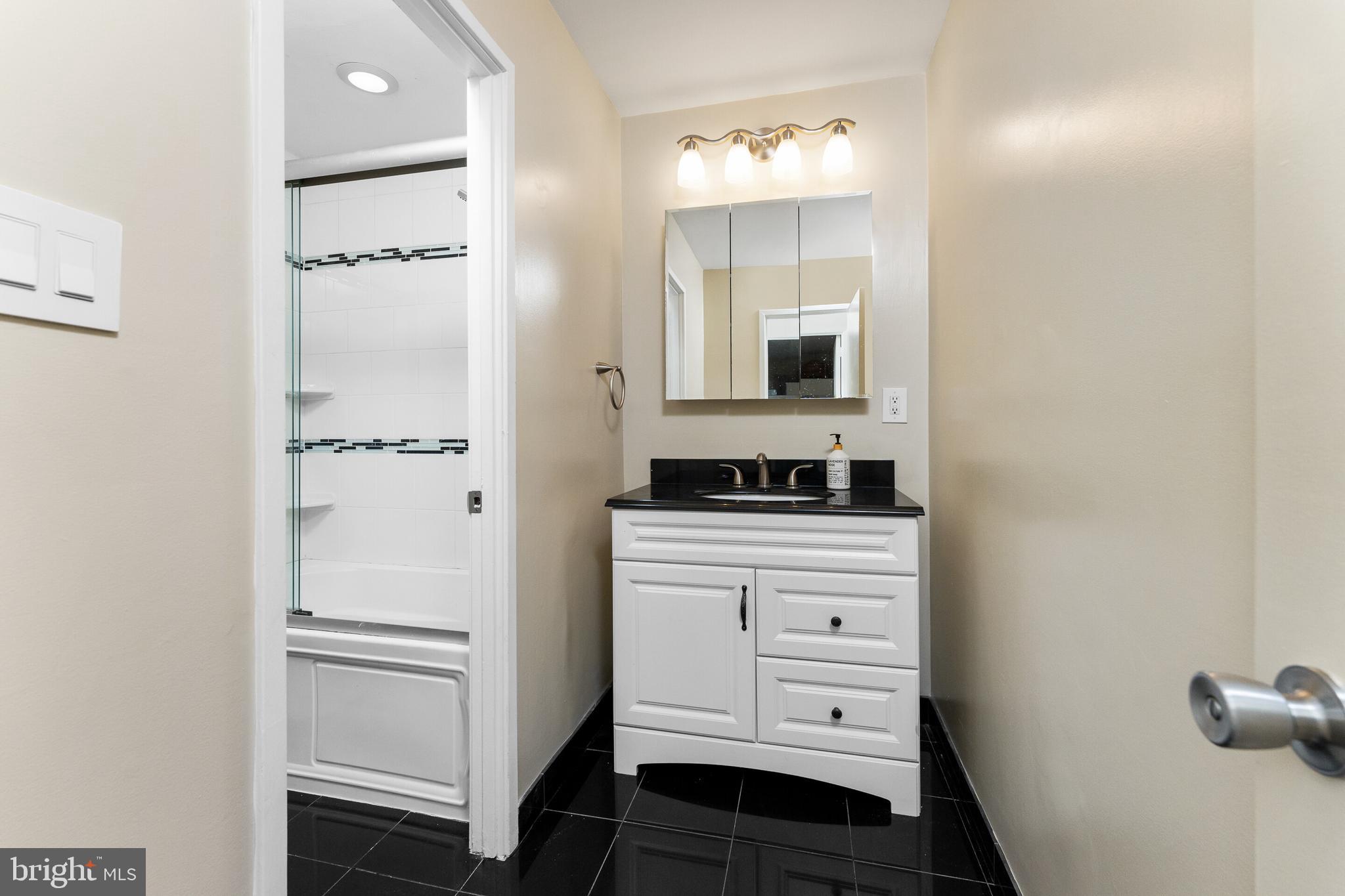 COUNTRY COURTS - Residential