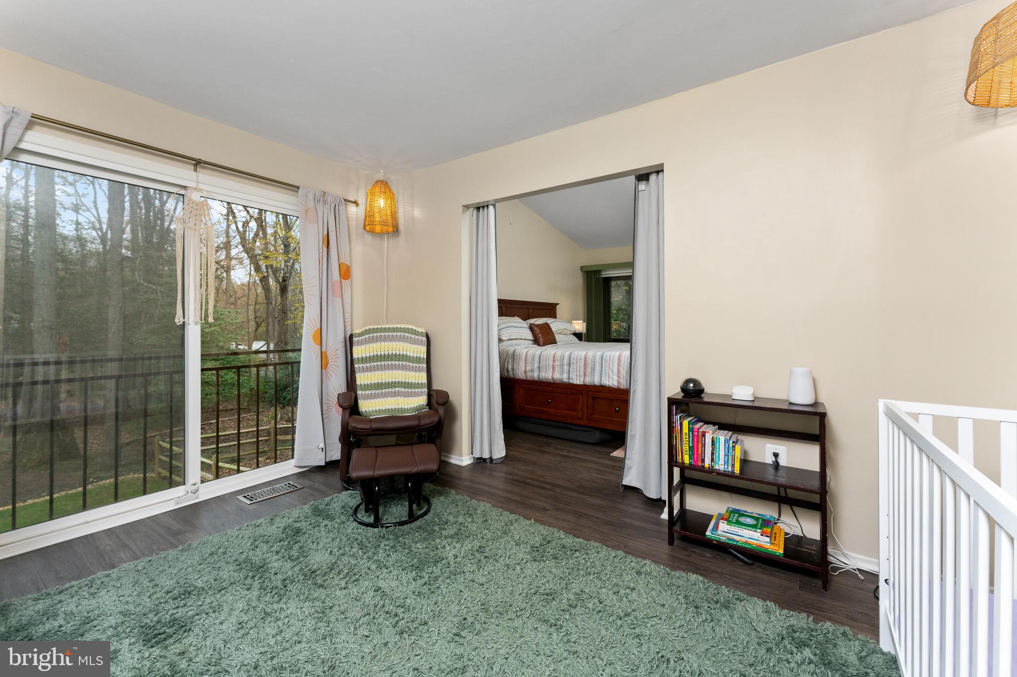 COUNTRY COURTS - Residential