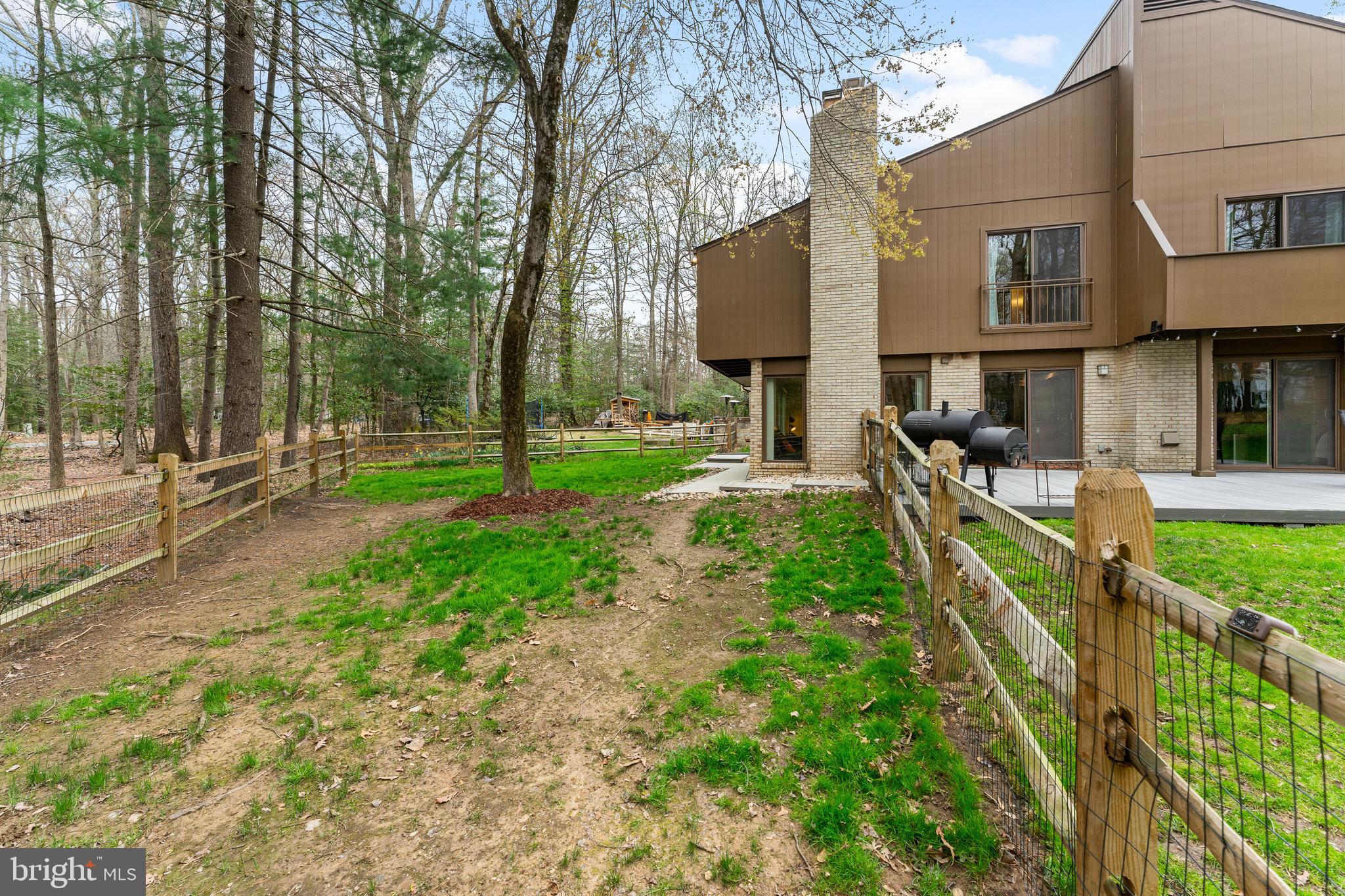 COUNTRY COURTS - Residential