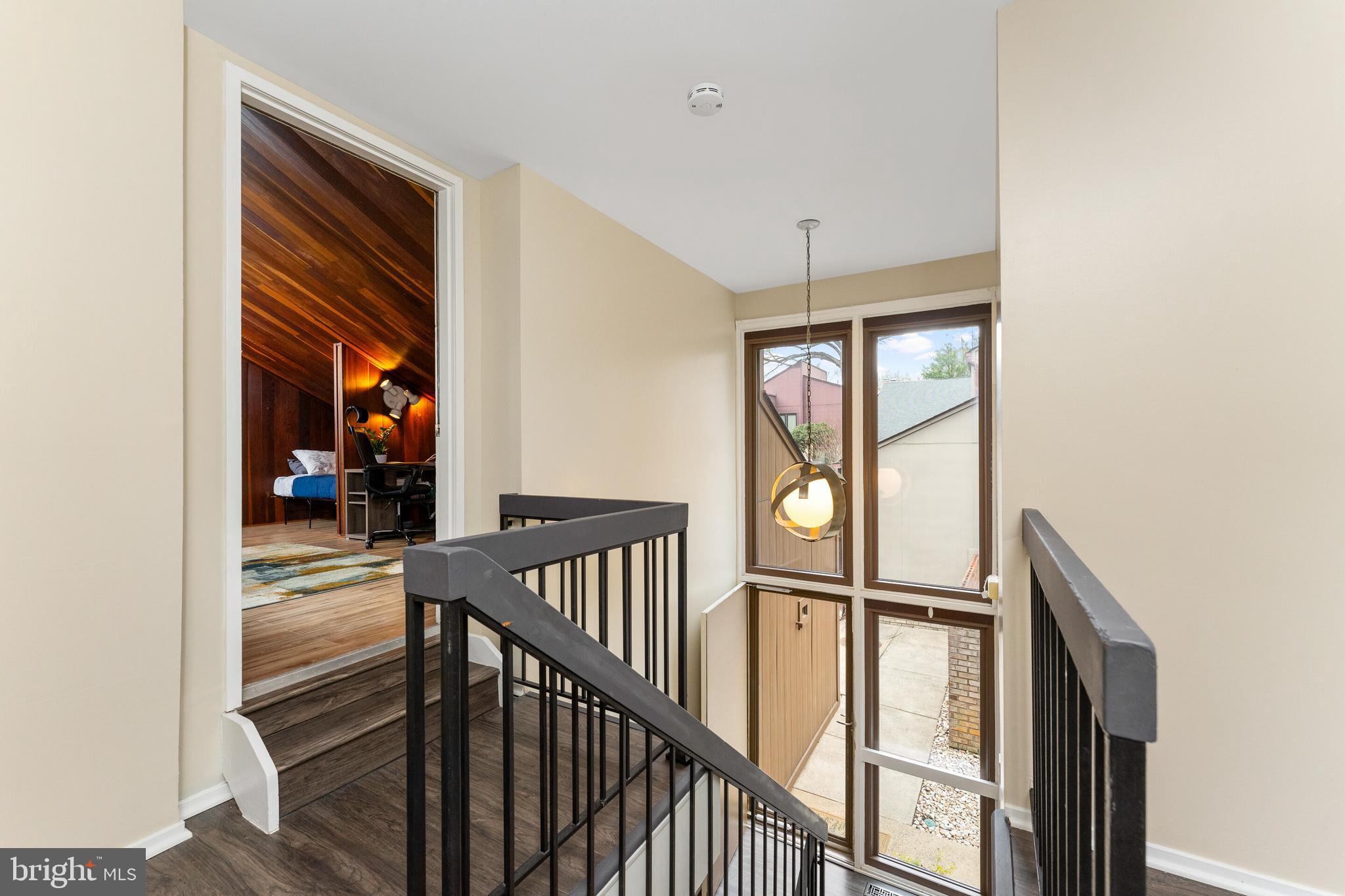 COUNTRY COURTS - Residential