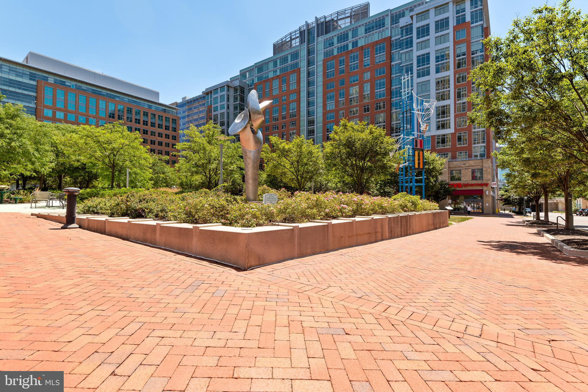 COUNTRY COURTS - Residential