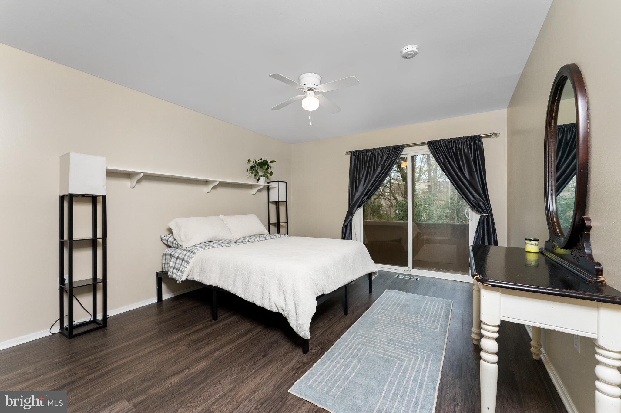 COUNTRY COURTS - Residential