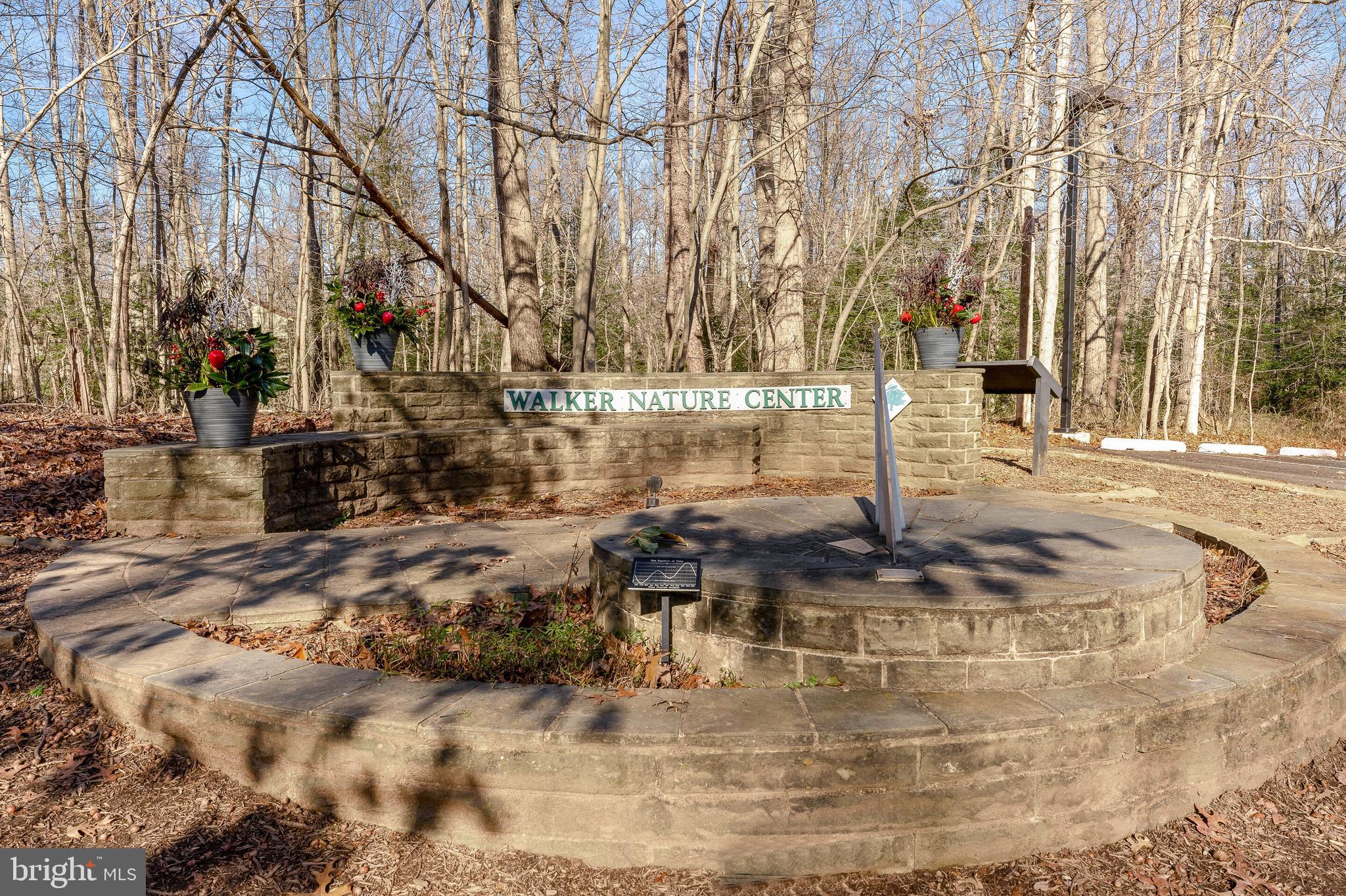 COUNTRY COURTS - Residential