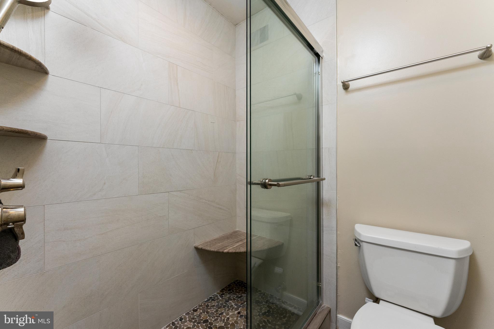 COUNTRY COURTS - Residential