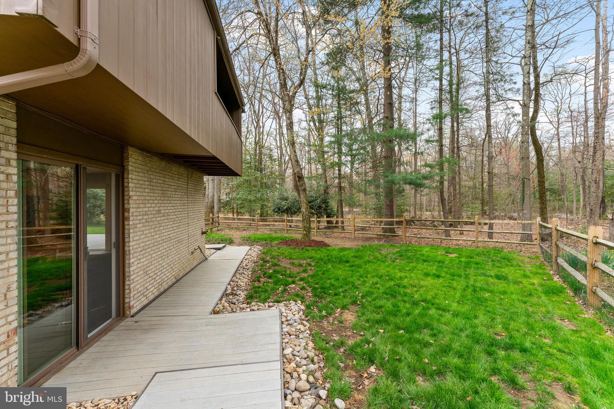 COUNTRY COURTS - Residential