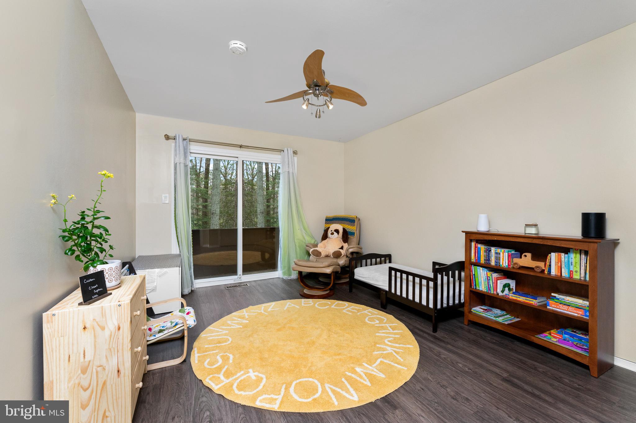 COUNTRY COURTS - Residential