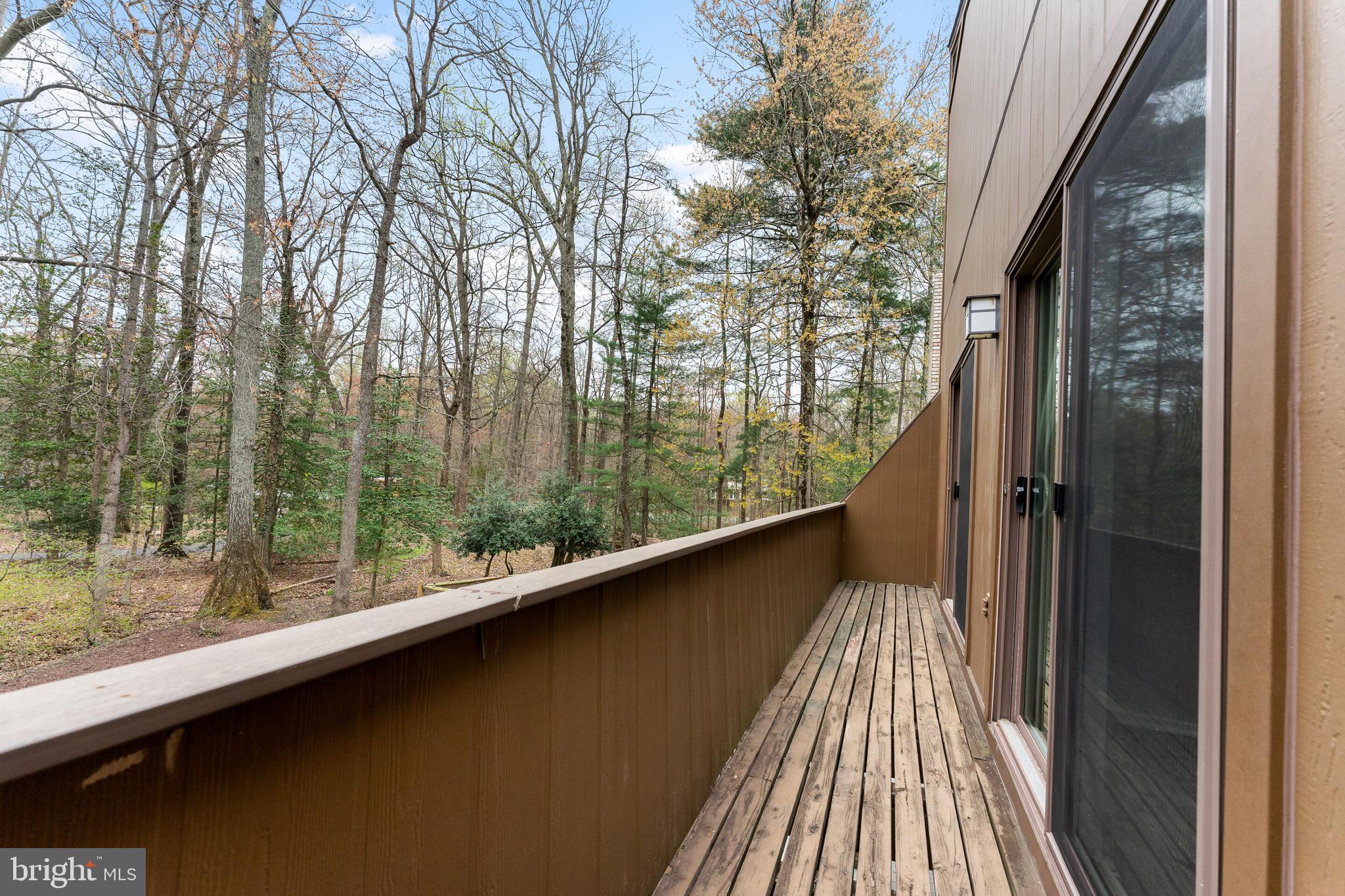 COUNTRY COURTS - Residential