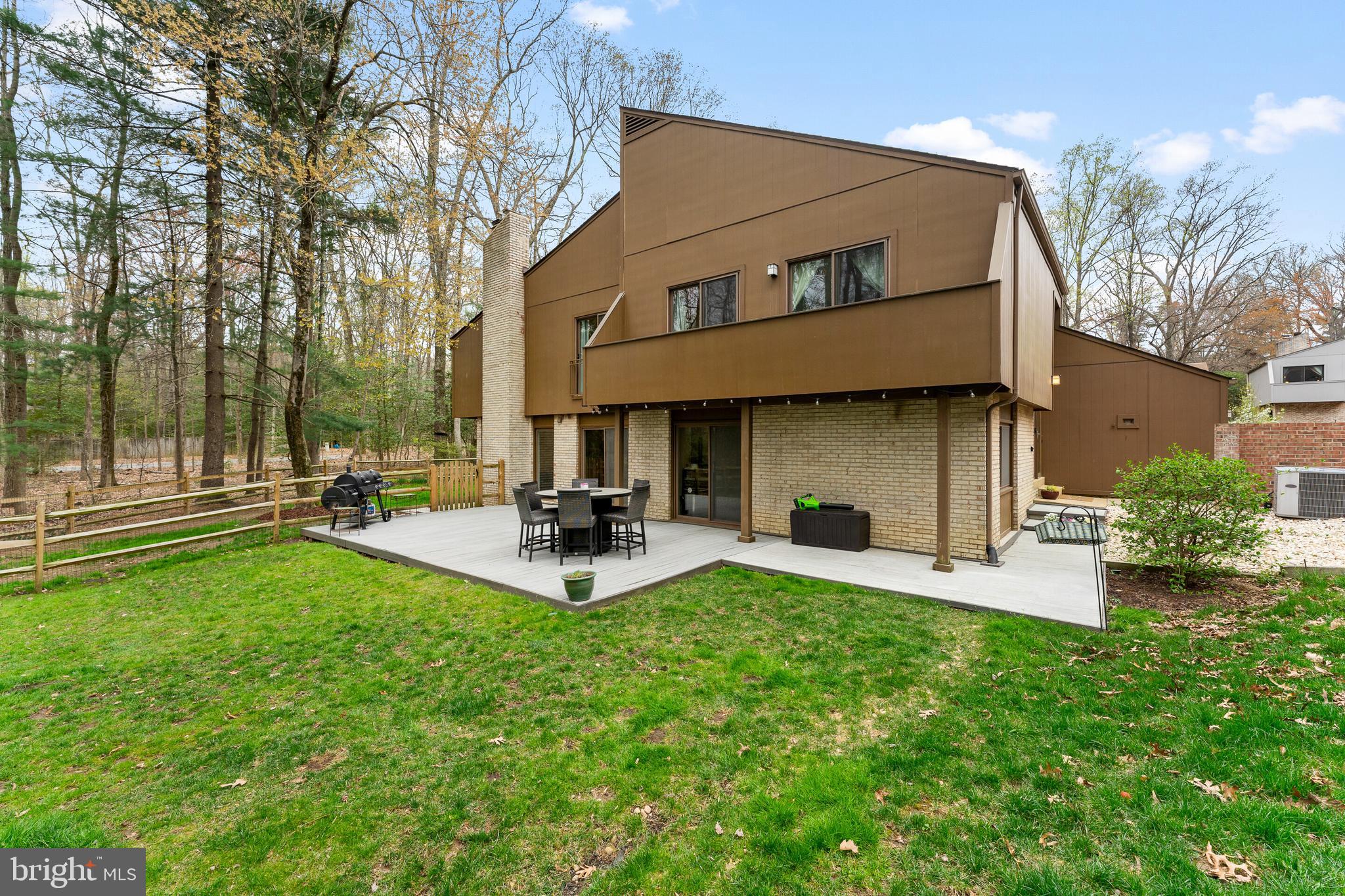 COUNTRY COURTS - Residential