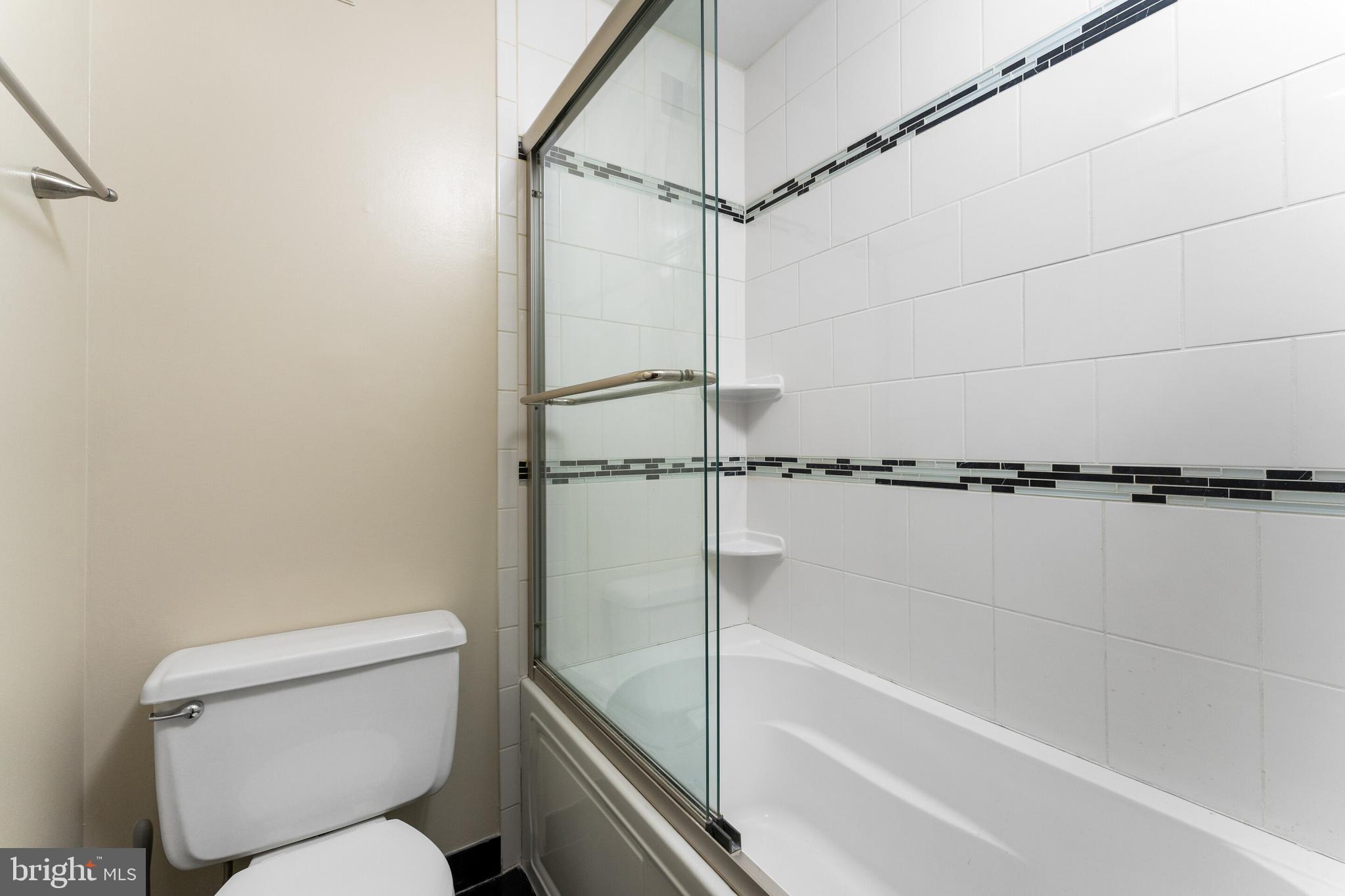 COUNTRY COURTS - Residential