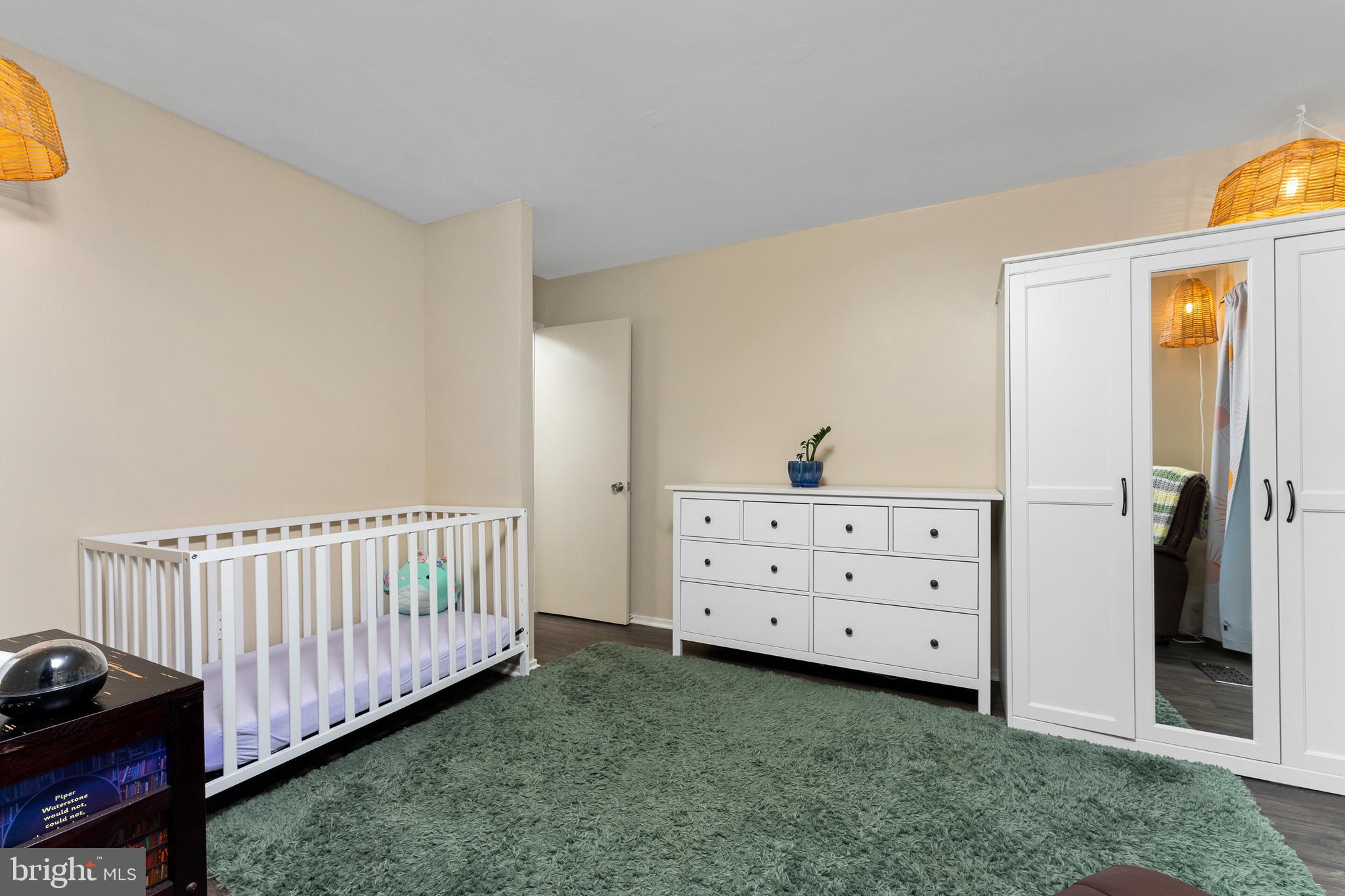 COUNTRY COURTS - Residential