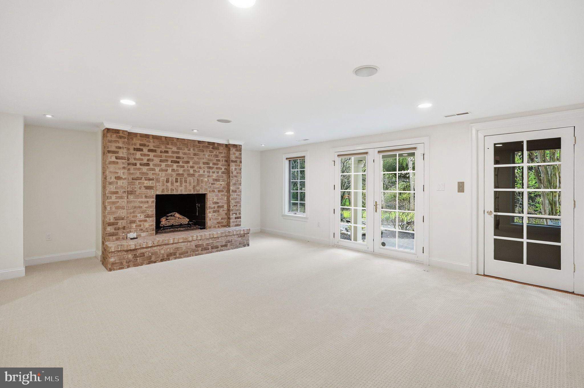 LANGLEY FOREST - Residential