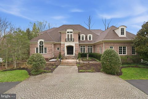 Photo of 904 Mackall Avenue, MCLEAN, VA 22101 (MLS # VAFX2288744)