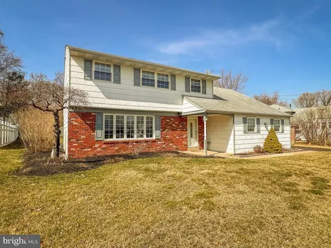 18 Maurice Lane, Hatboro, PA MLS: PAMC2132464
