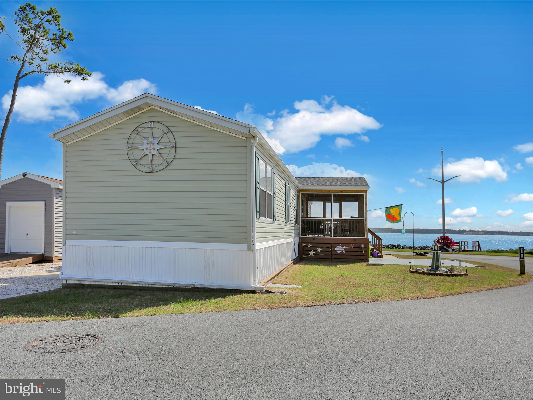 WHITE HOUSE BEACH - Residential