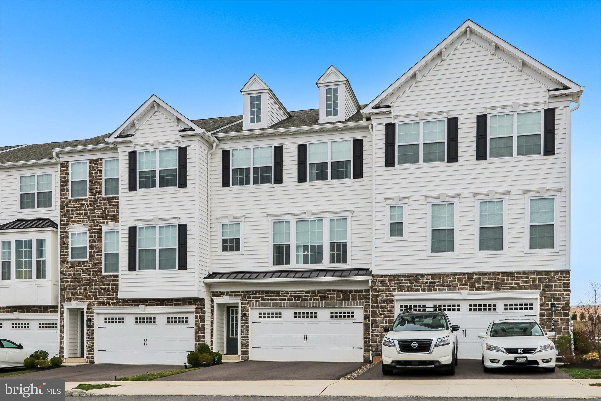 228 CADENCE COURT