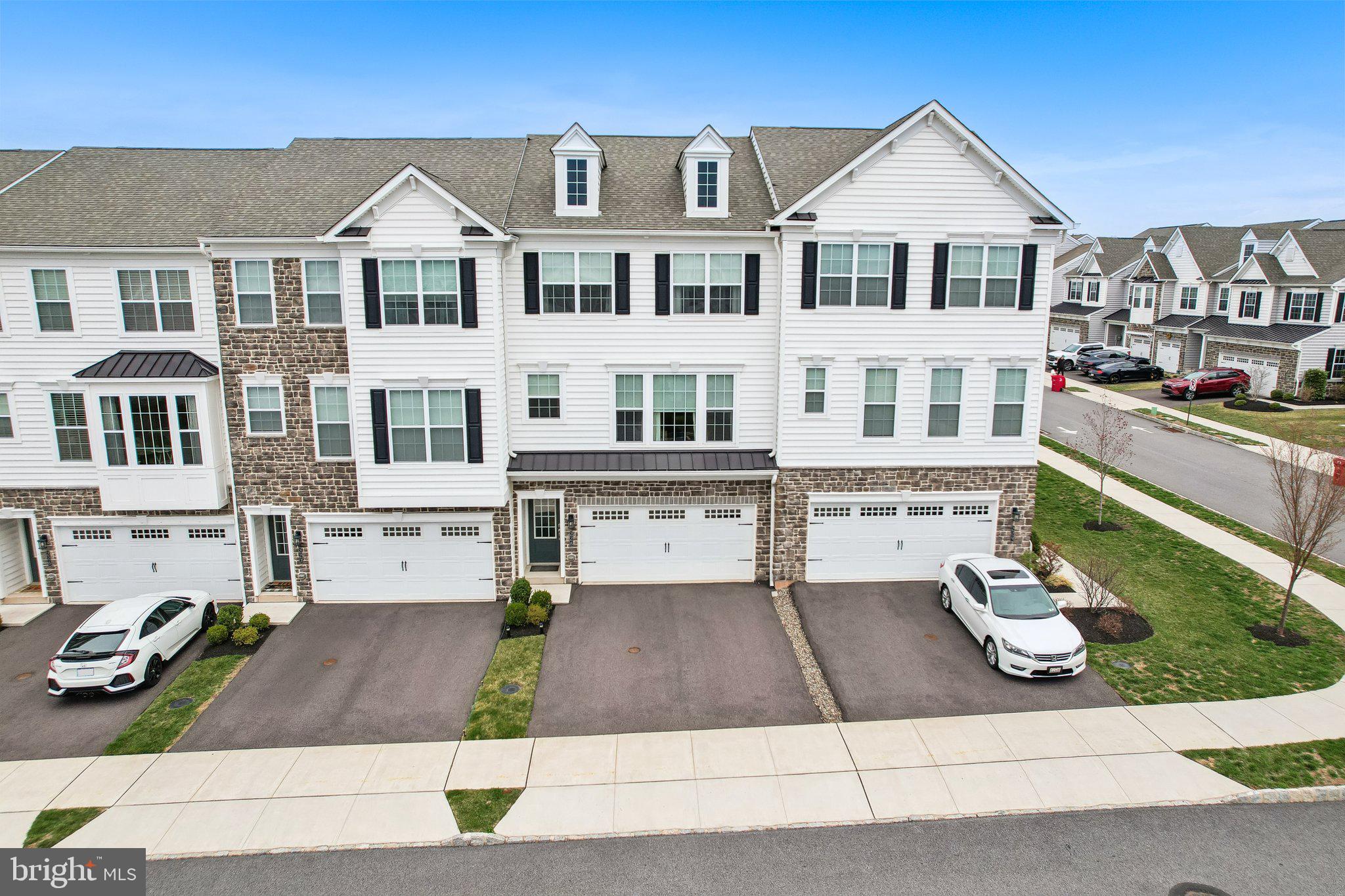 228 CADENCE COURT