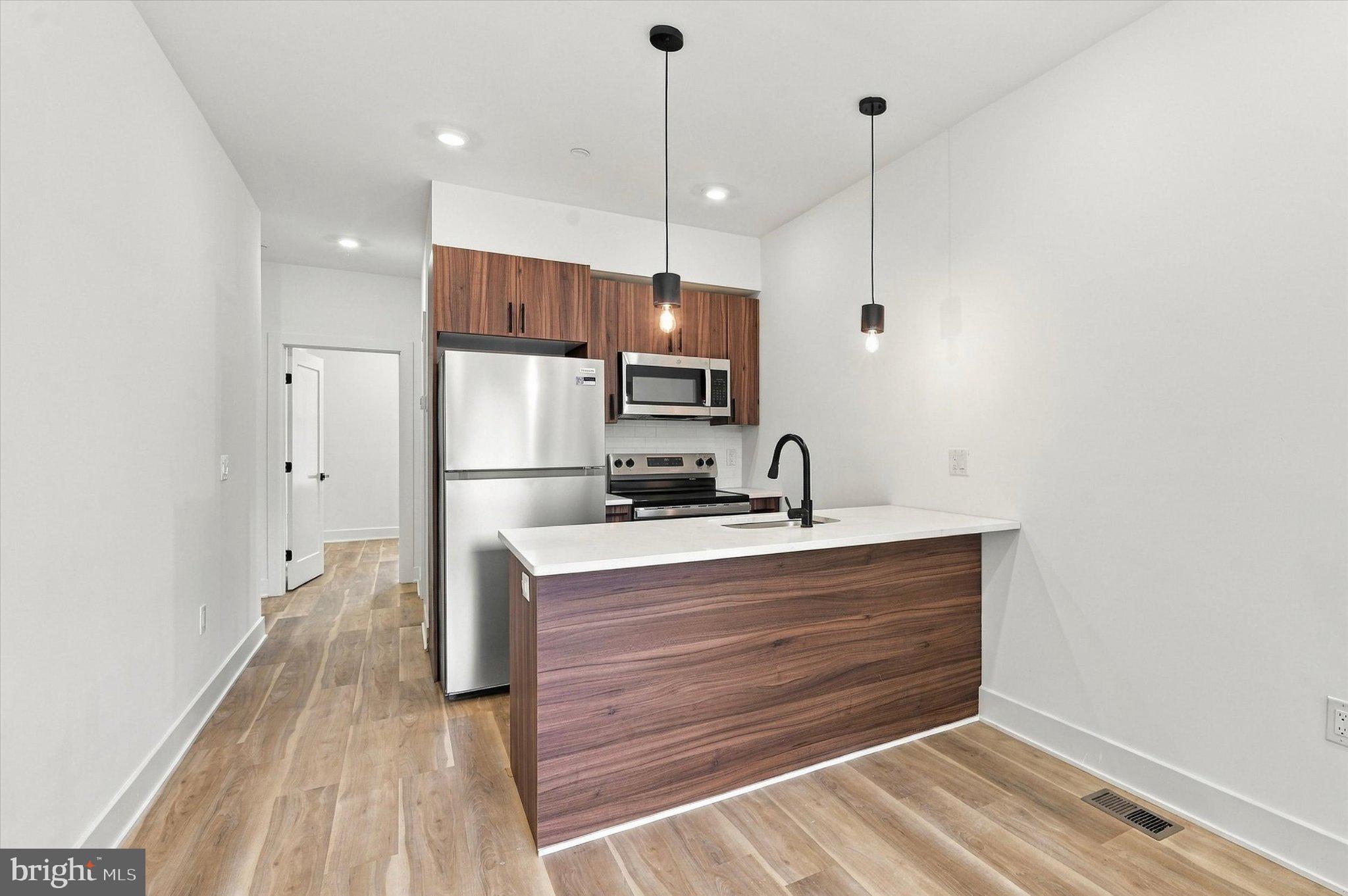 947 N 47TH STREET 1