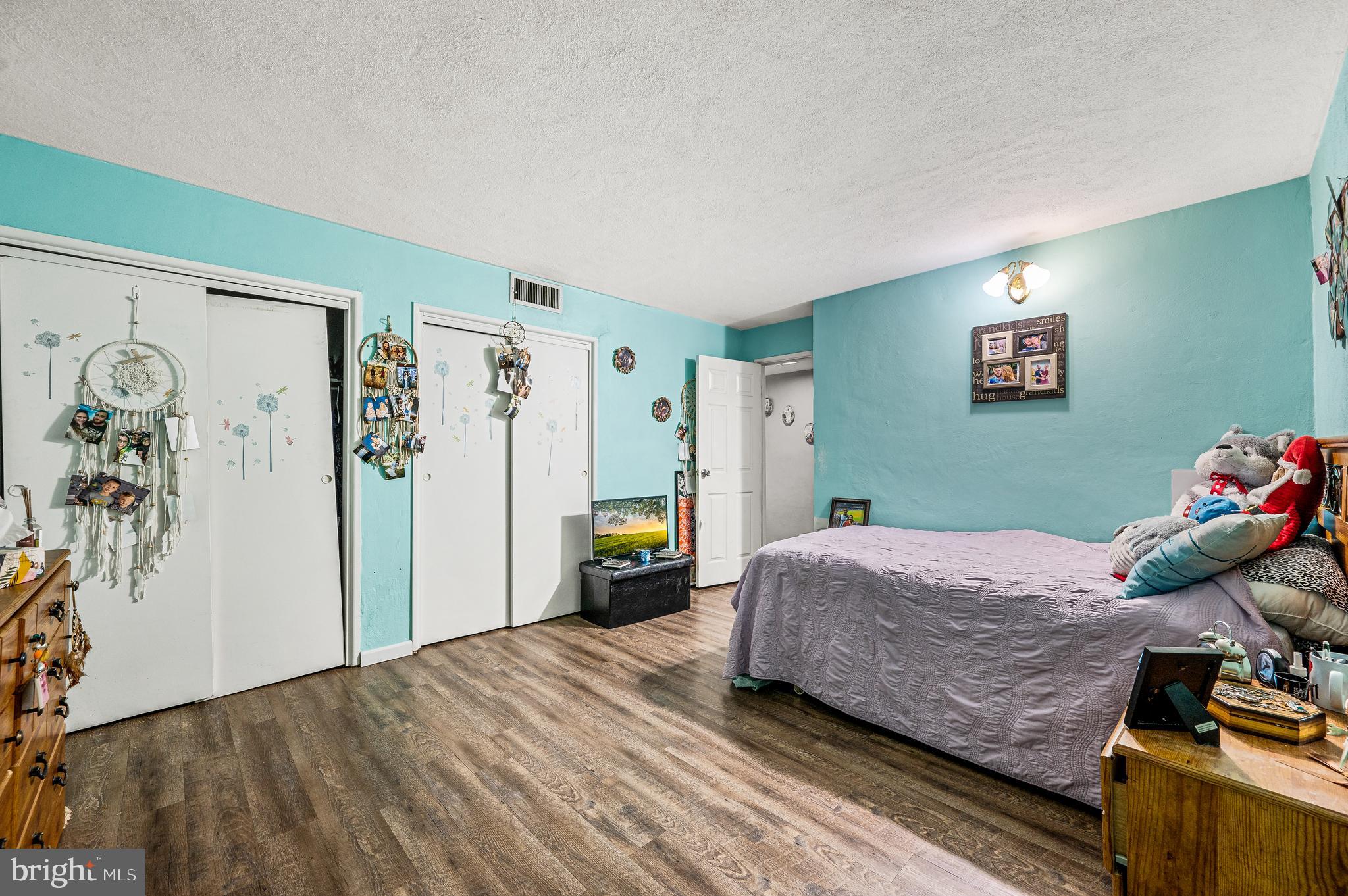 SPRING MOUNT SUMMI - Residential