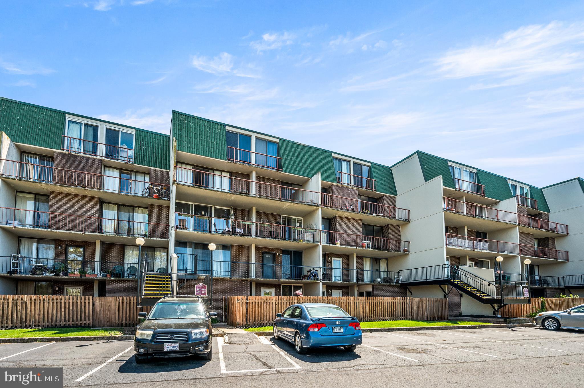 SPRING MOUNT SUMMI - Residential