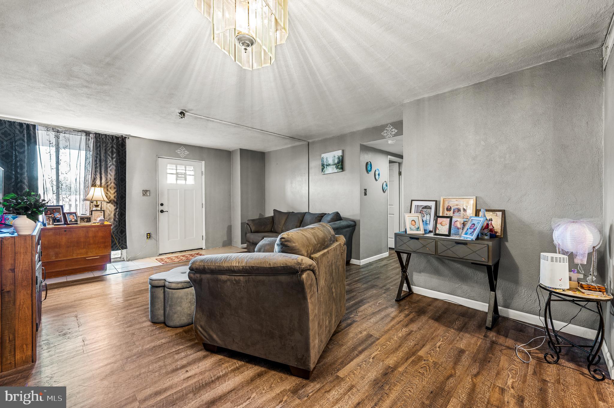 SPRING MOUNT SUMMI - Residential