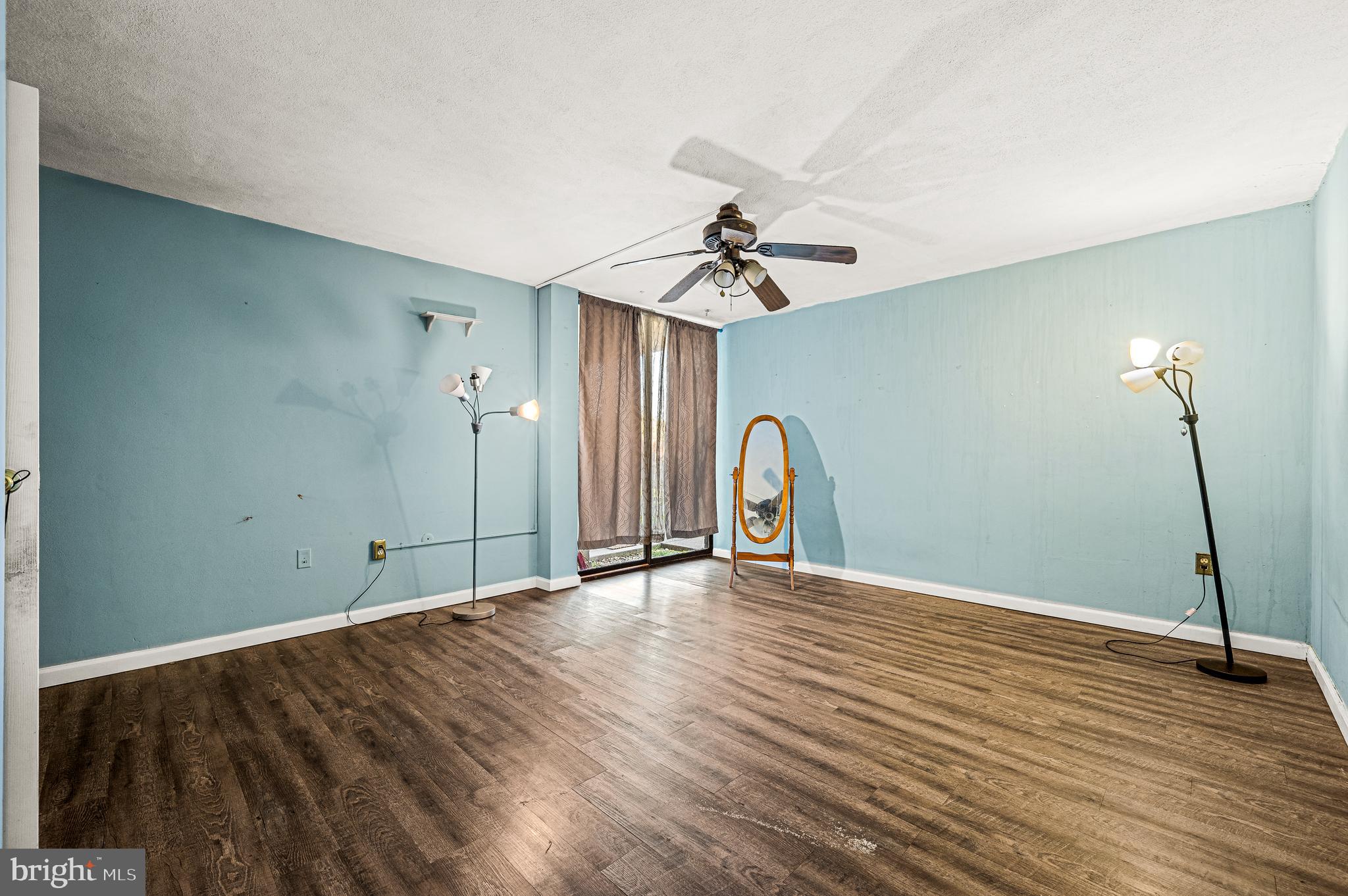 SPRING MOUNT SUMMI - Residential