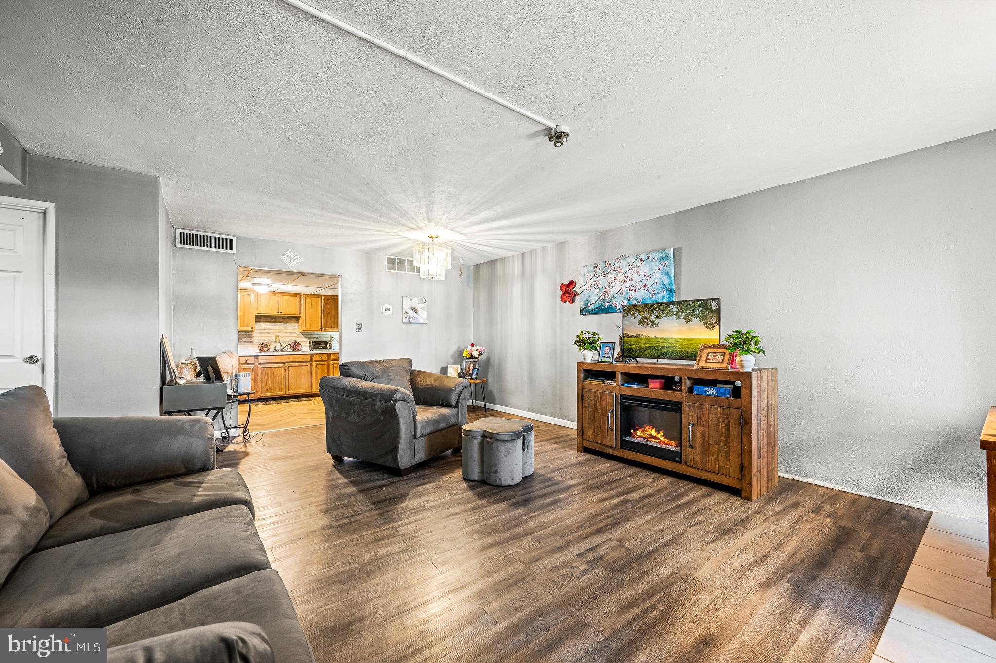 SPRING MOUNT SUMMI - Residential